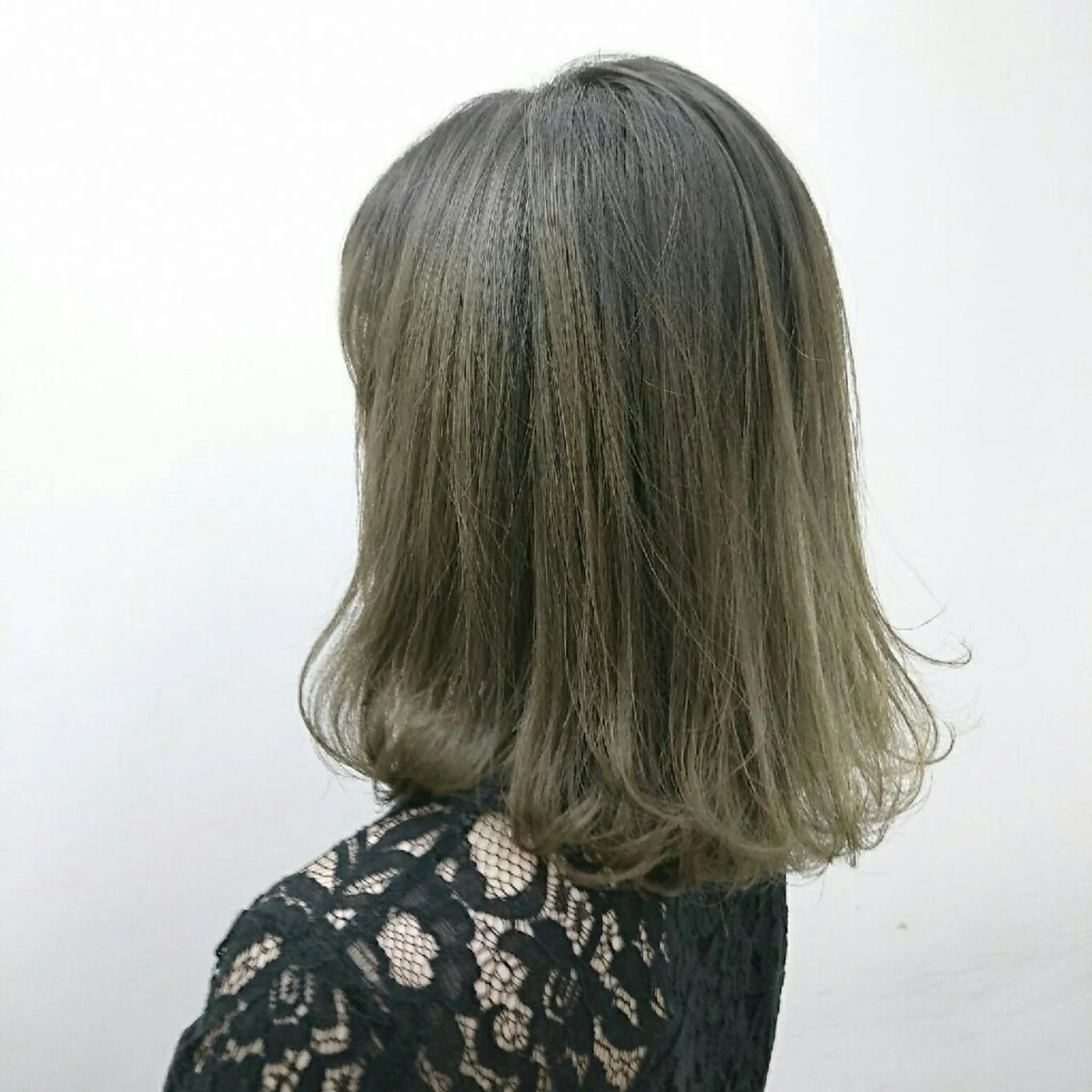 ミディアム カラー 韓国🩵海外ヘア 宮川華奈のヘアスタイル