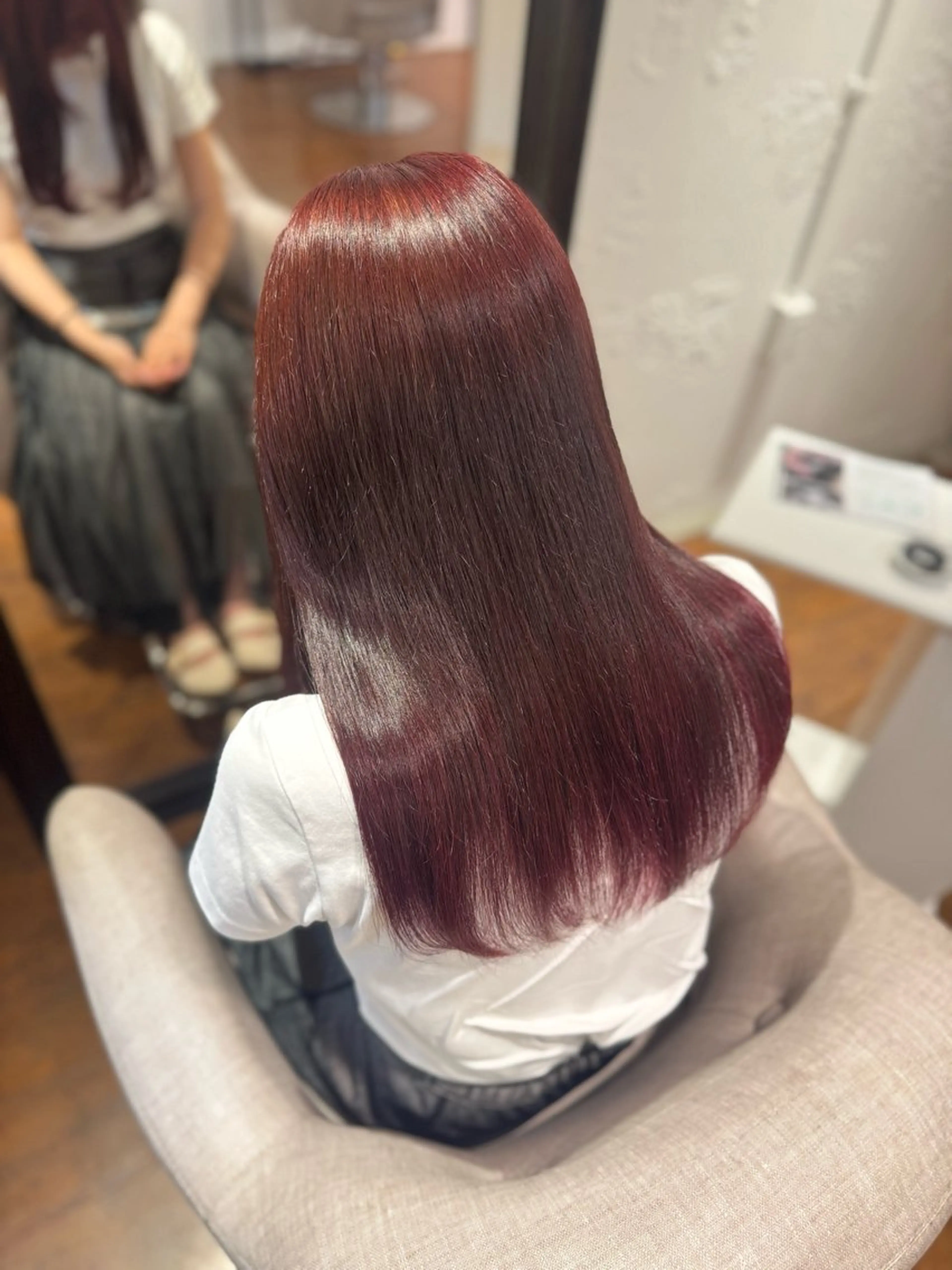 ロング カラー レッドカラー ヘアカラー 𩵋住 佳帆のヘアスタイル