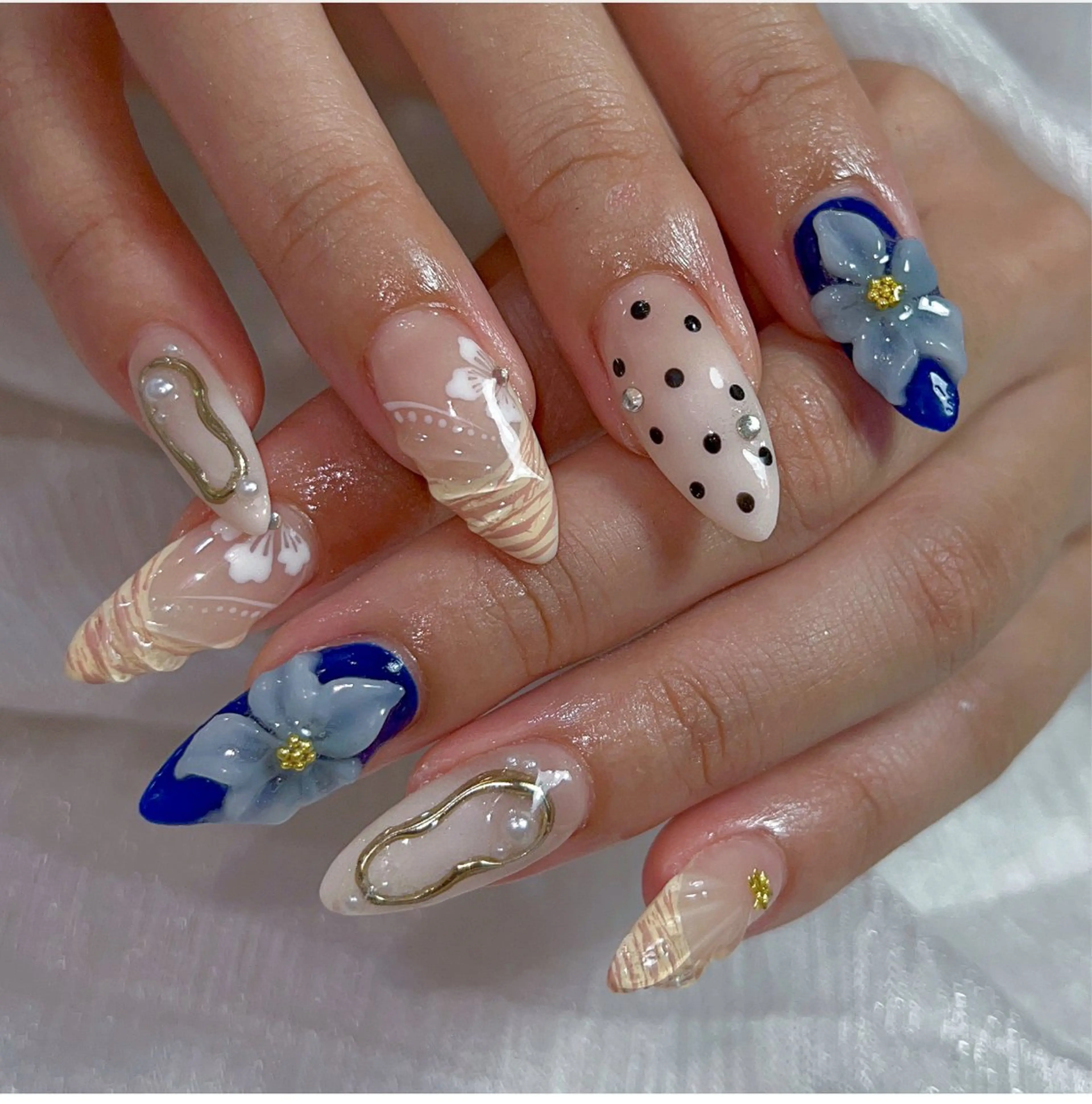 ネイル オーロラネイル クリアネイル フラッシュネイル ジェルネイル グラデーション ハンドネイル LilyLala Nail所属・LilyLala Nailsalonのネイルデザイン