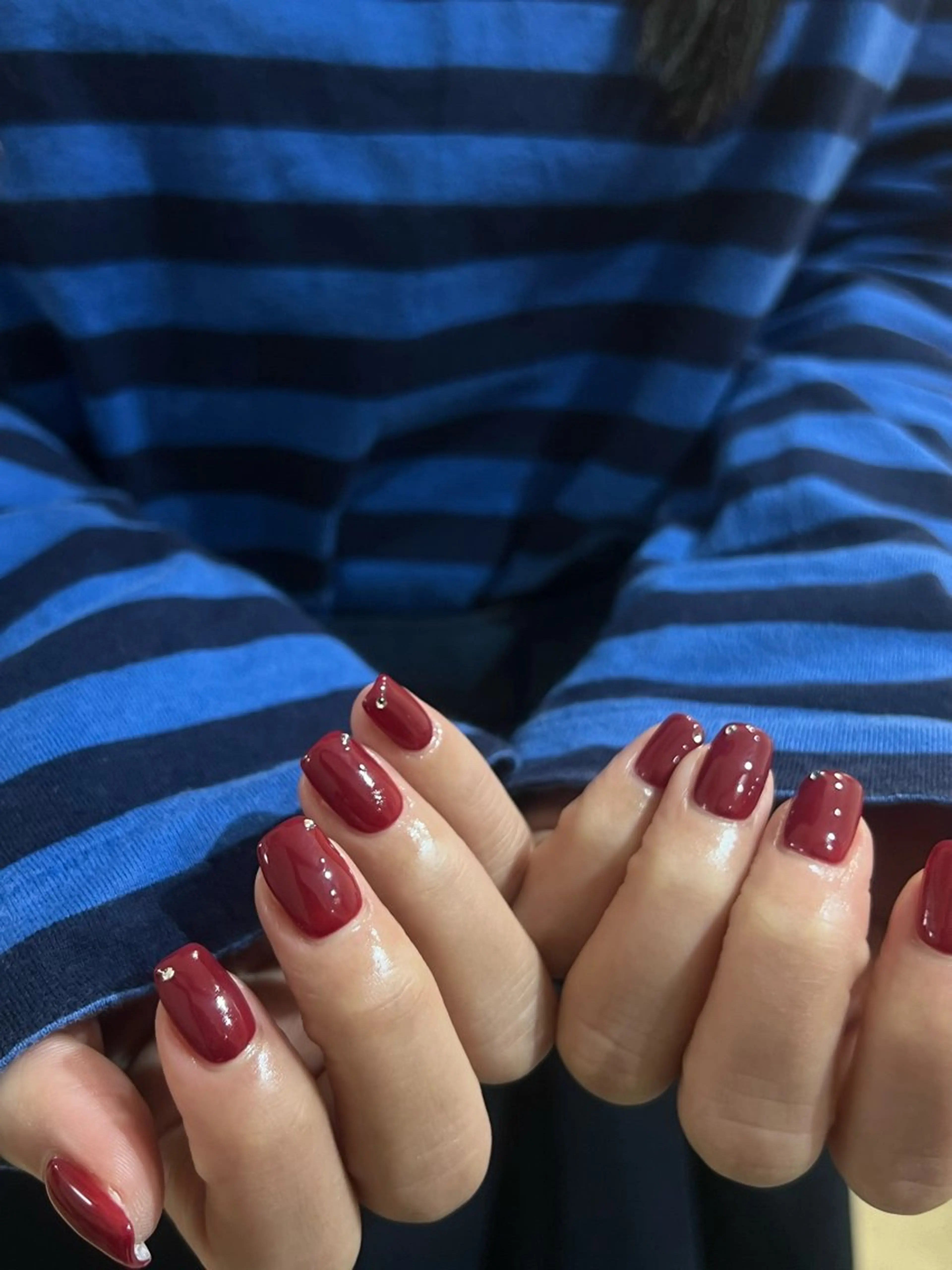 ネイル アートネイル ボルドー ストーンネイル Beauty Salon　uneune所属・🐯⭐︎ miyuのネイルデザイン