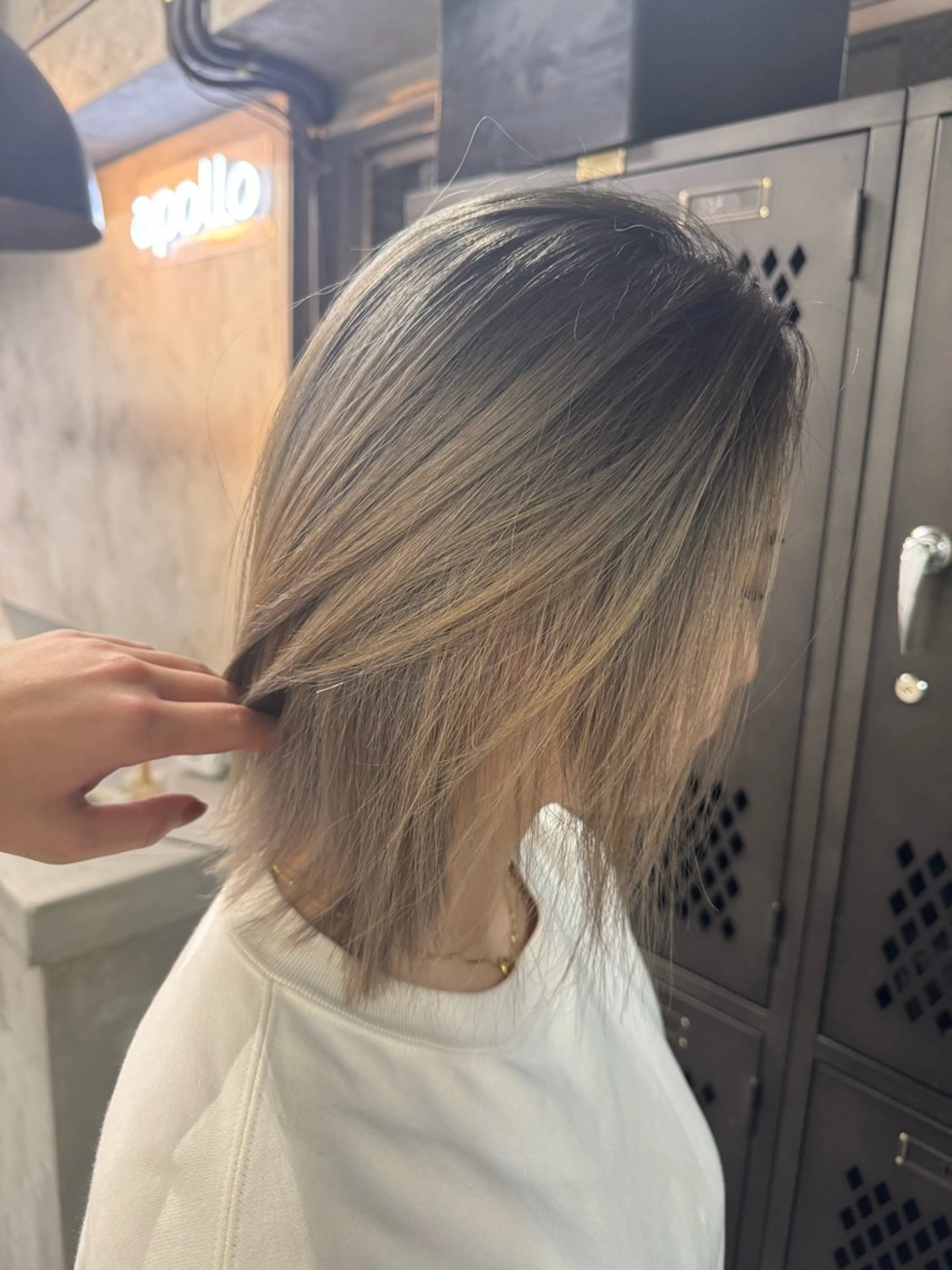 ミディアム ヘアカラー apollo 横浜所属・横浜🦋ハイトーン 🫐耳つぼジュエリーのヘアスタイル