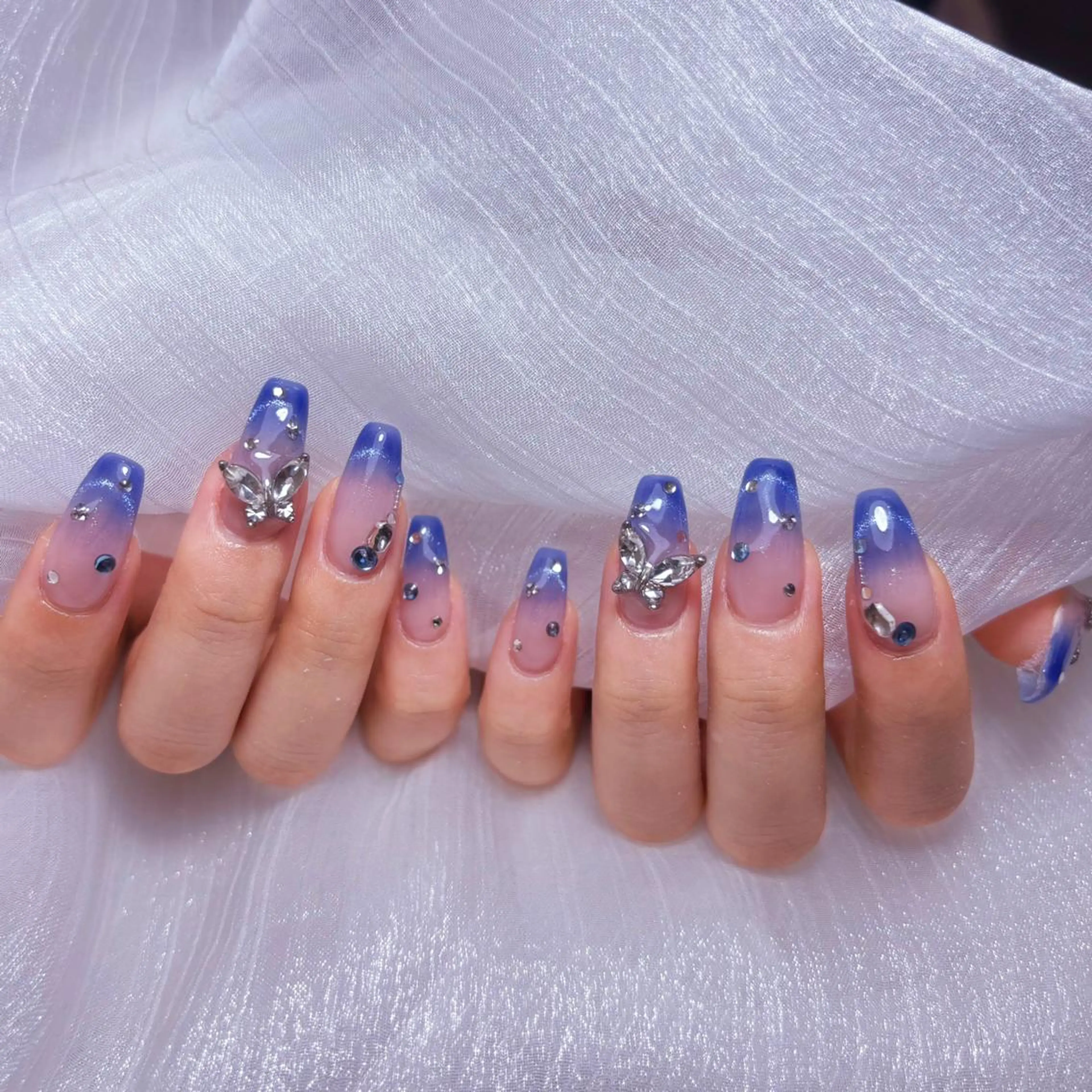 ネイル アートネイル オーロラネイル ガーリー キラキラネイル 韓国ネイル ハンドネイル DIAMOND 💅のネイルデザイン