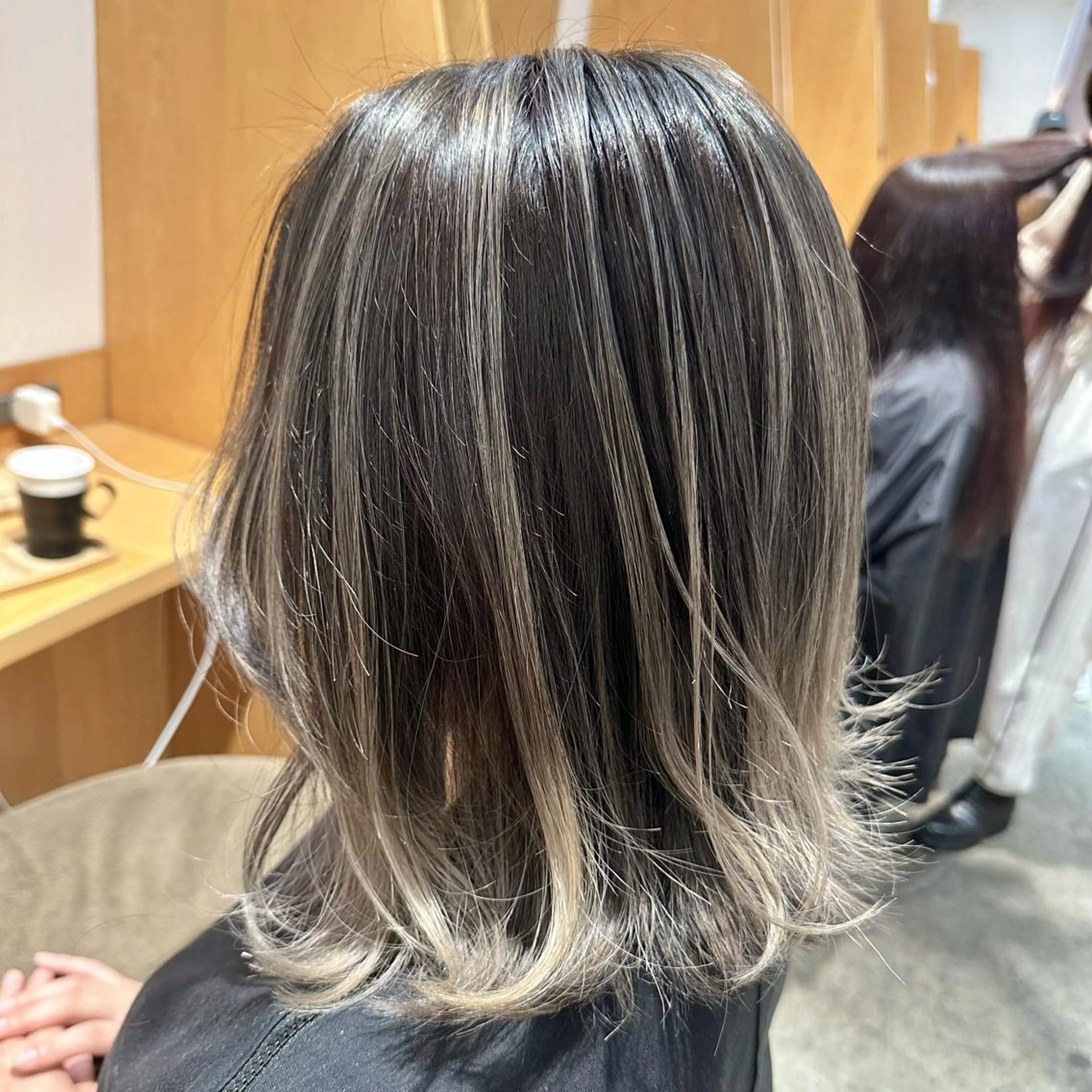 ミディアム ヘアカラー 🌈神バズり 100%色🌈のヘアスタイル
