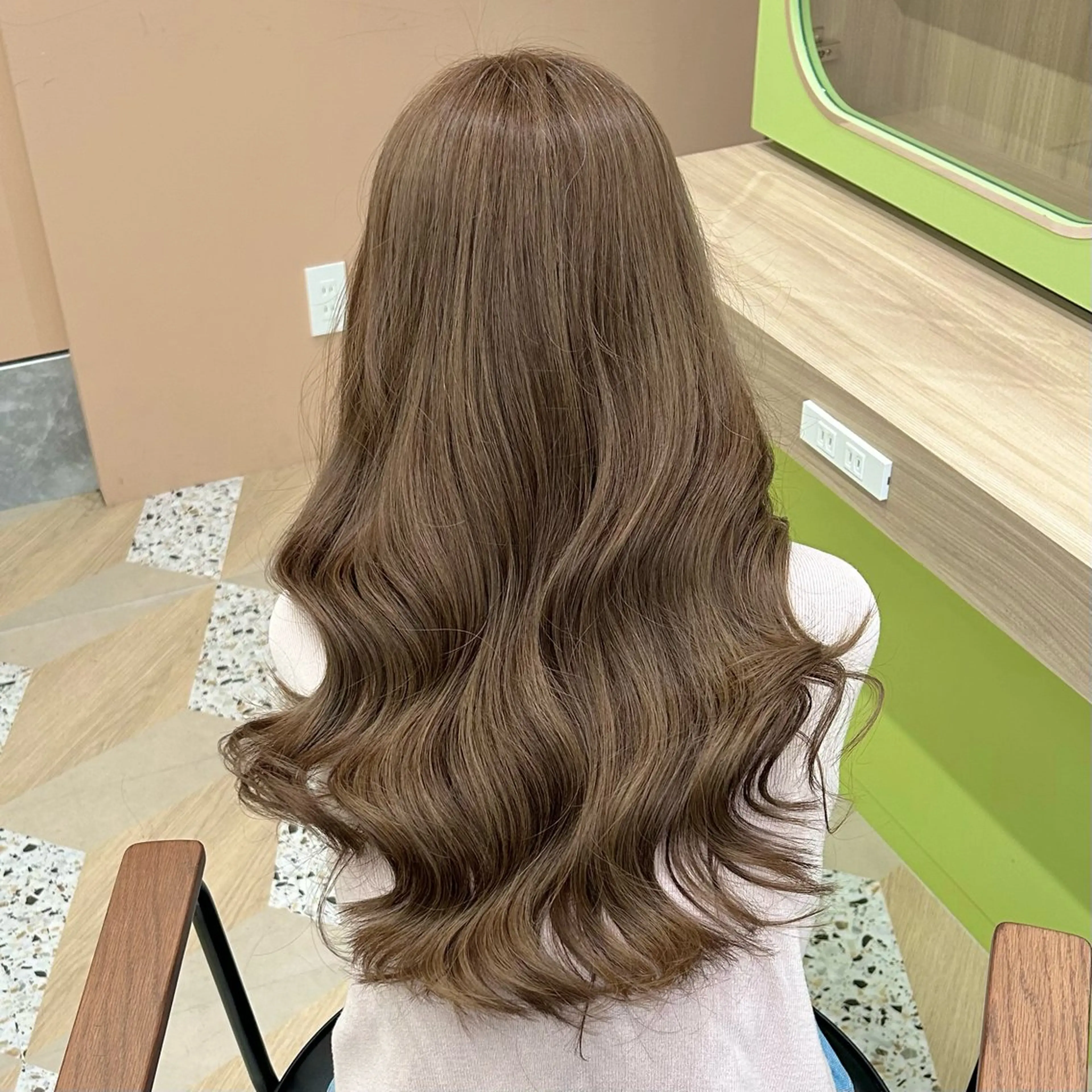 ロング カラー ベージュカラー ブリーチ ブラウンカラー ショコラベージュ 透明感カラー カット ヘアカラー トリートメント ブリーチなしベージュ /ヘアセット/ミユのヘアスタイル