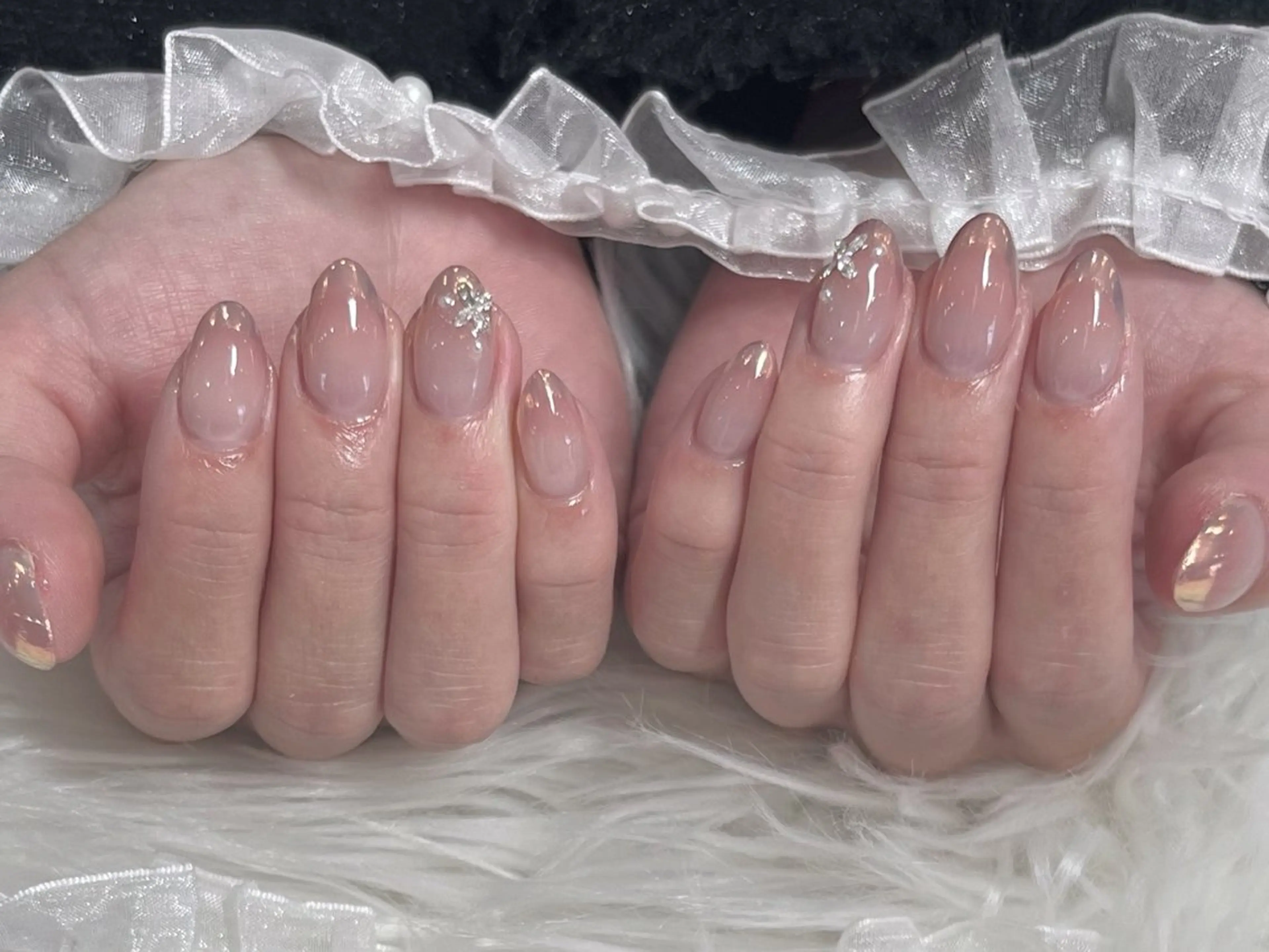 ネイル オーロラネイル フレンチネイル グラデーション ストーンネイル ハンドネイル FLY Nail Salonのネイルデザイン