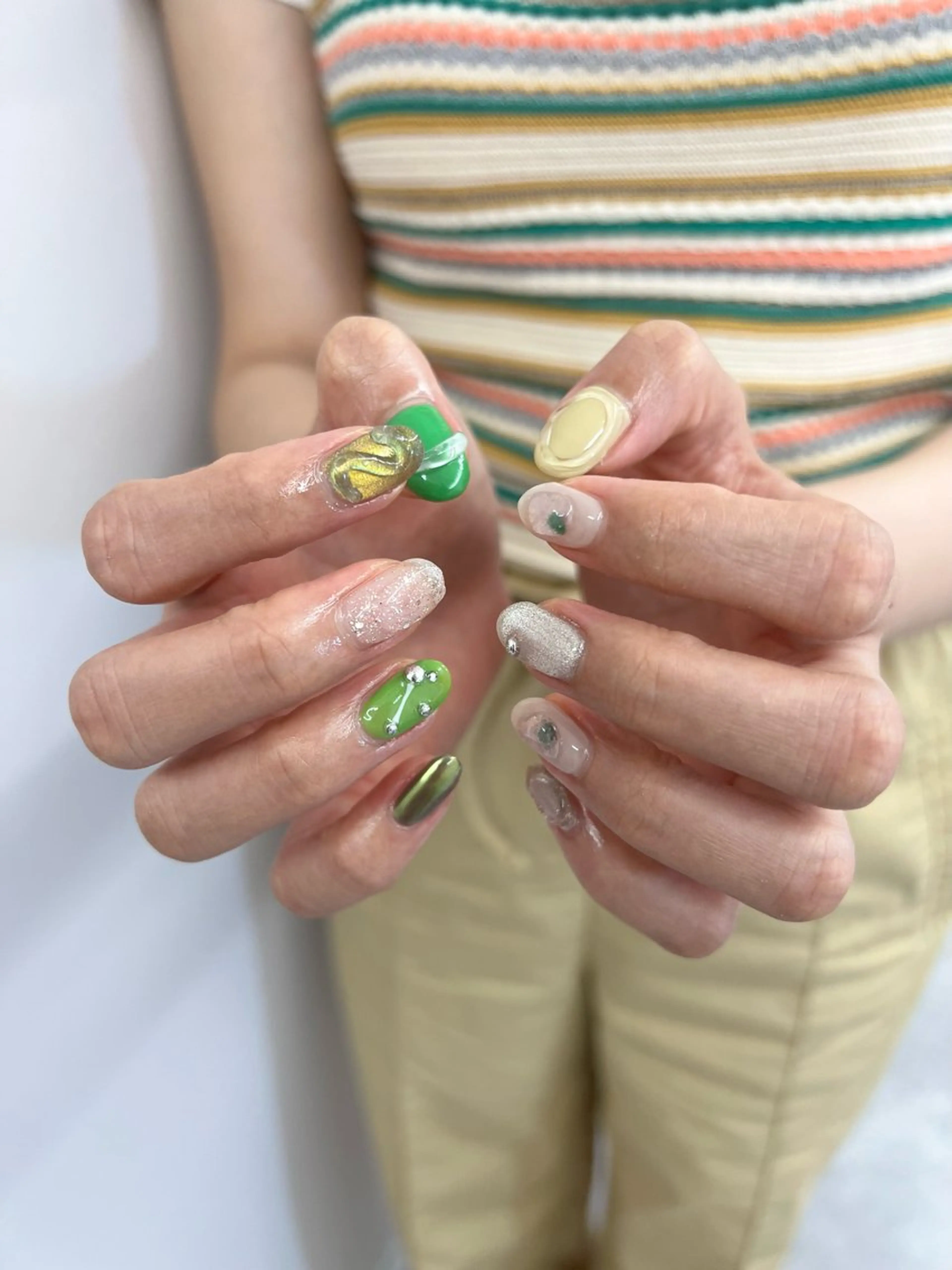 ネイル クリアネイル ジェルネイル グリーン ラメ(グリッター) マグネットネイル ハンドネイル ハンドケア Bana_ Nailのネイルデザイン