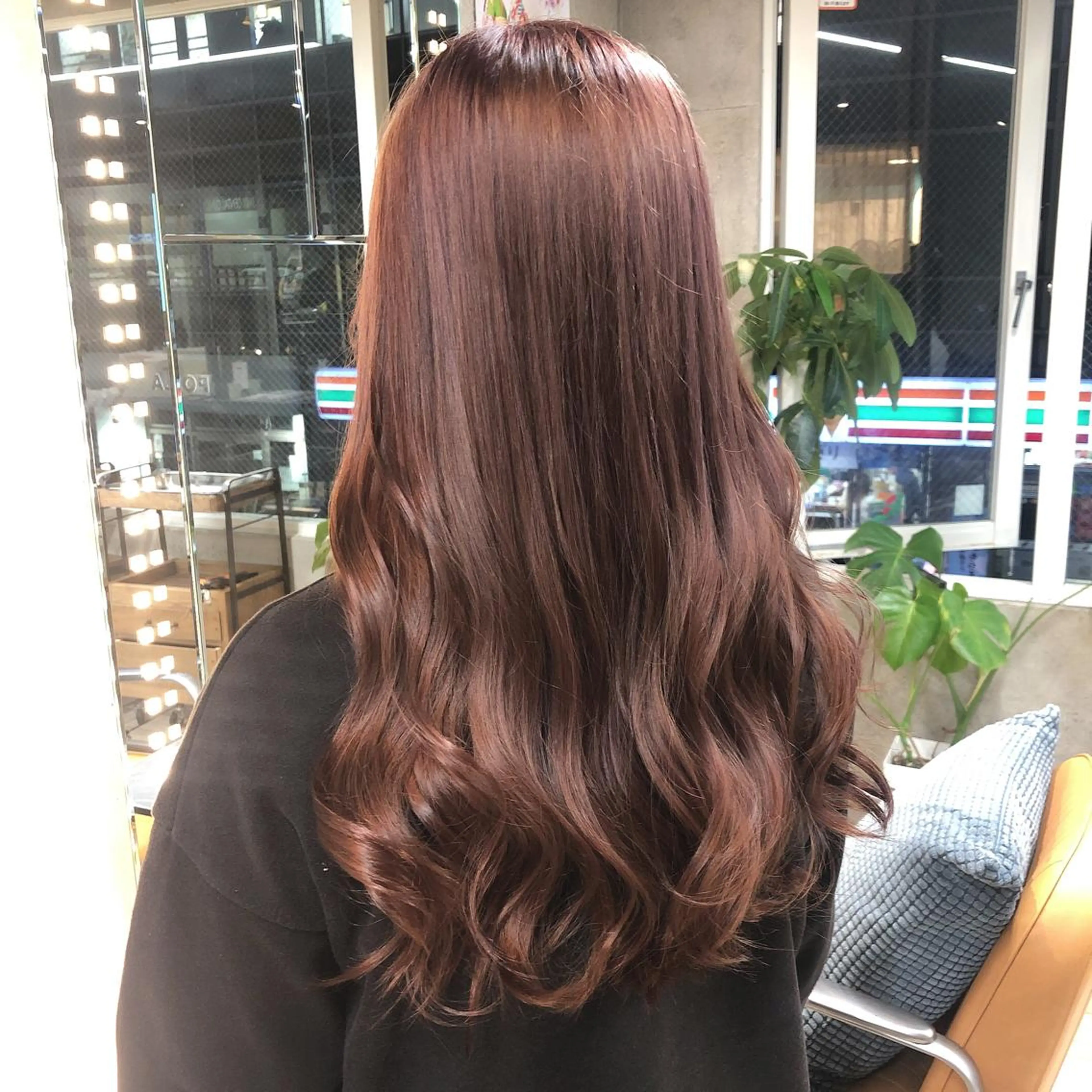 ロング カラー ベージュカラー ブリーチ ピンクカラー ピンクベージュ ヘアカラー トリートメント wakana 【ブリーチカラー】のヘアスタイル