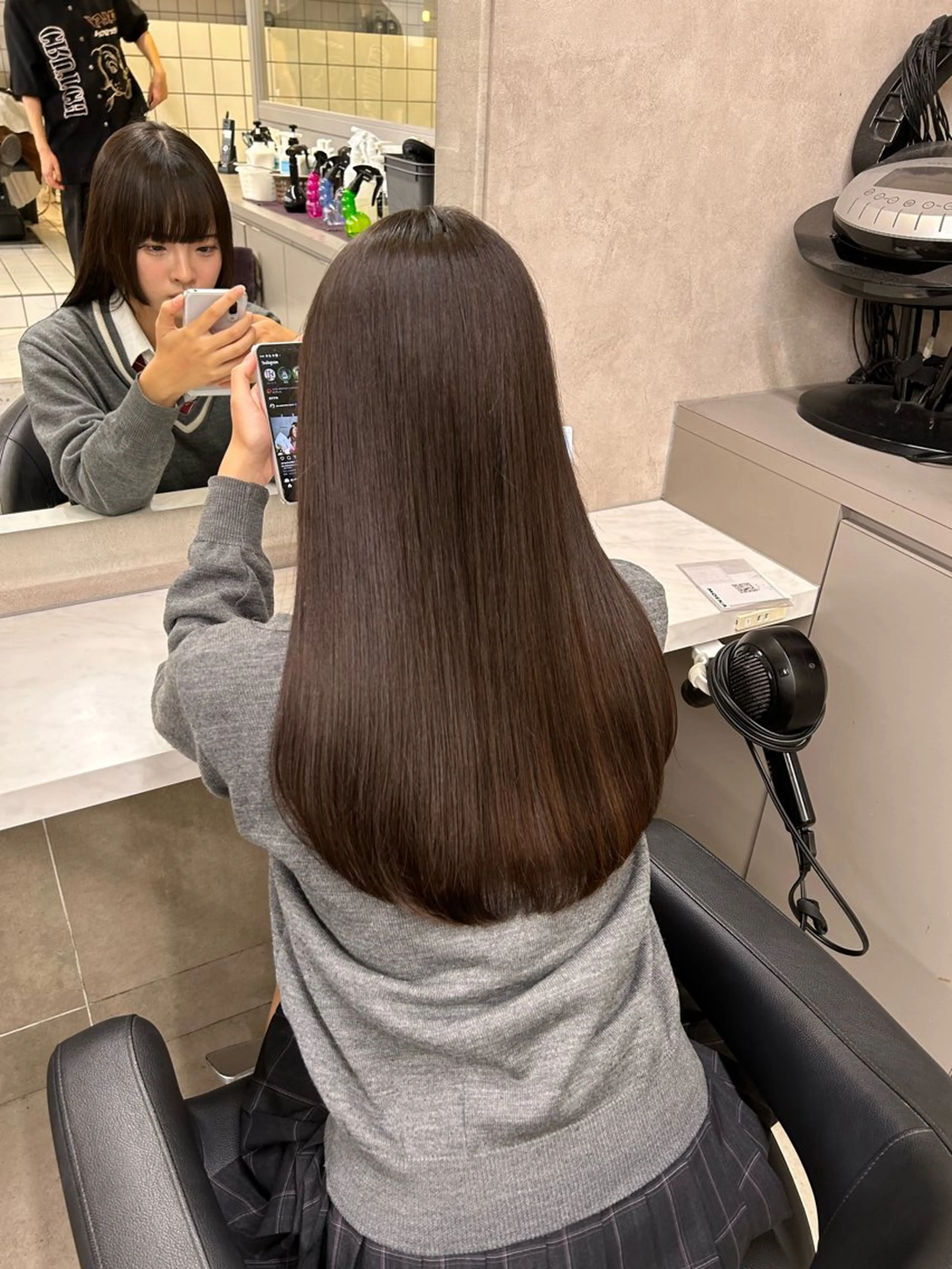 カラー ヘアカラー ベージュ／ピンク【く すみカラー】レイヤーのヘアスタイル