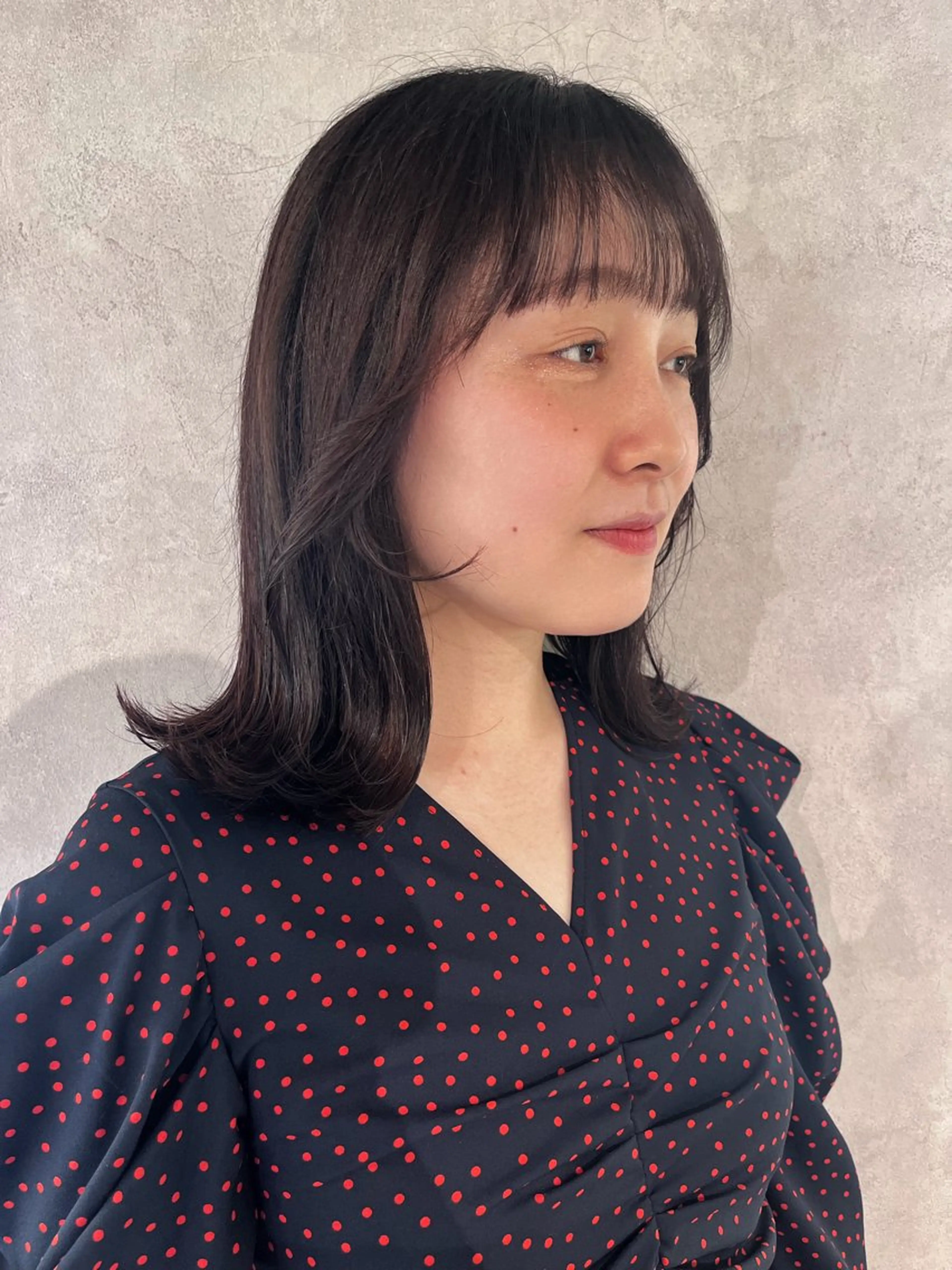 ミディアム メンズセンターパート /フェザーパーマのヘアスタイル