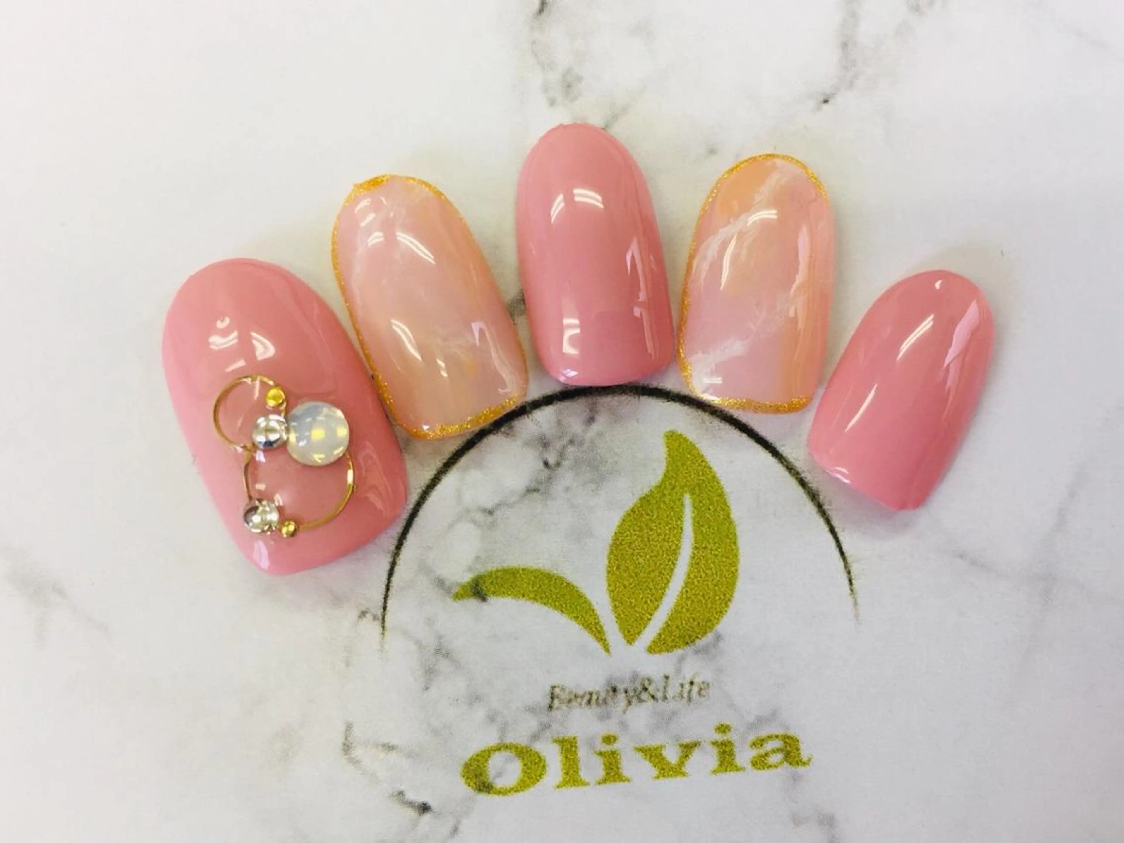 ネイル Olivia アイラッシュのマツエク・マツパデザイン