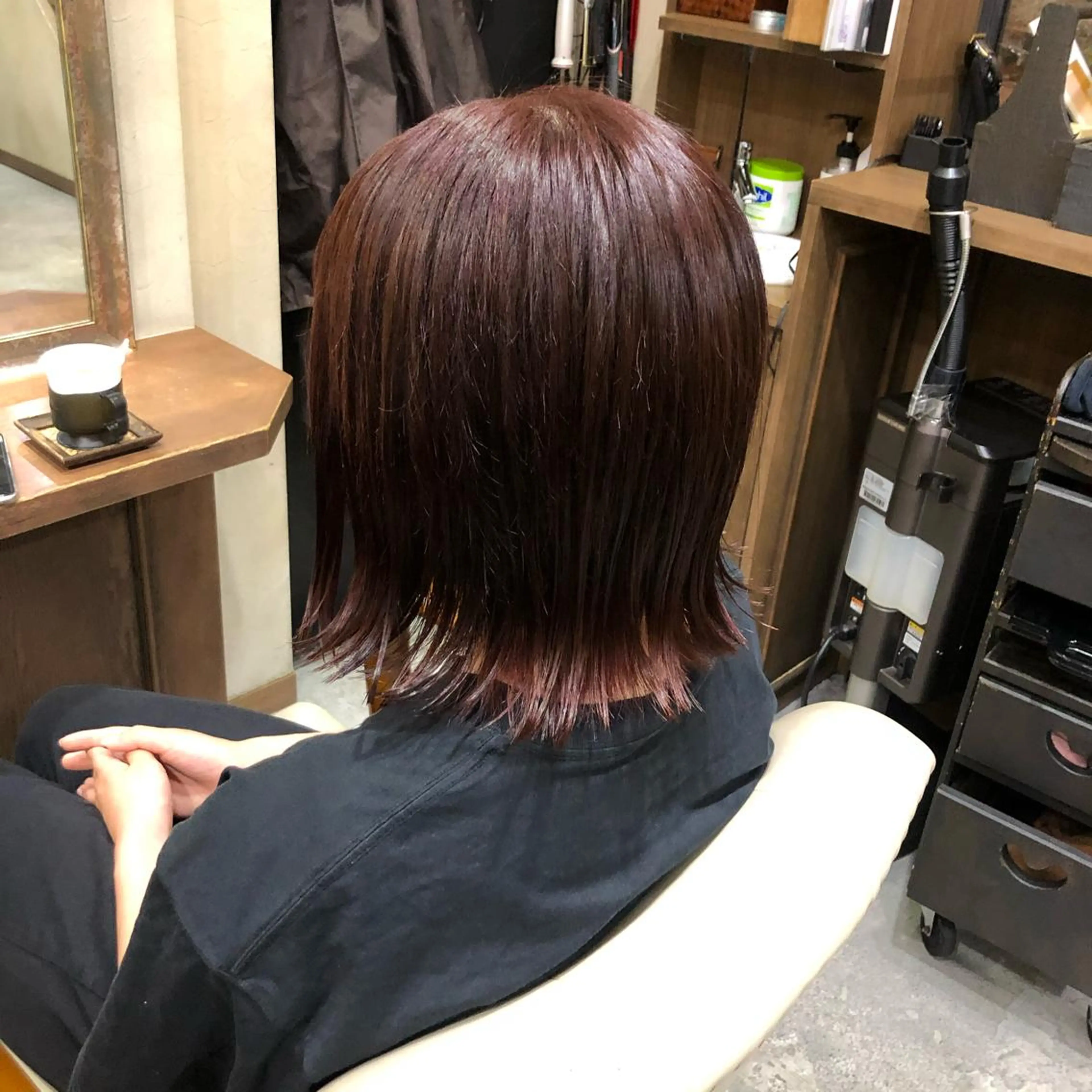 ミディアム ボブ ヘアーウィザーズ所属・高橋 葵のヘアスタイル