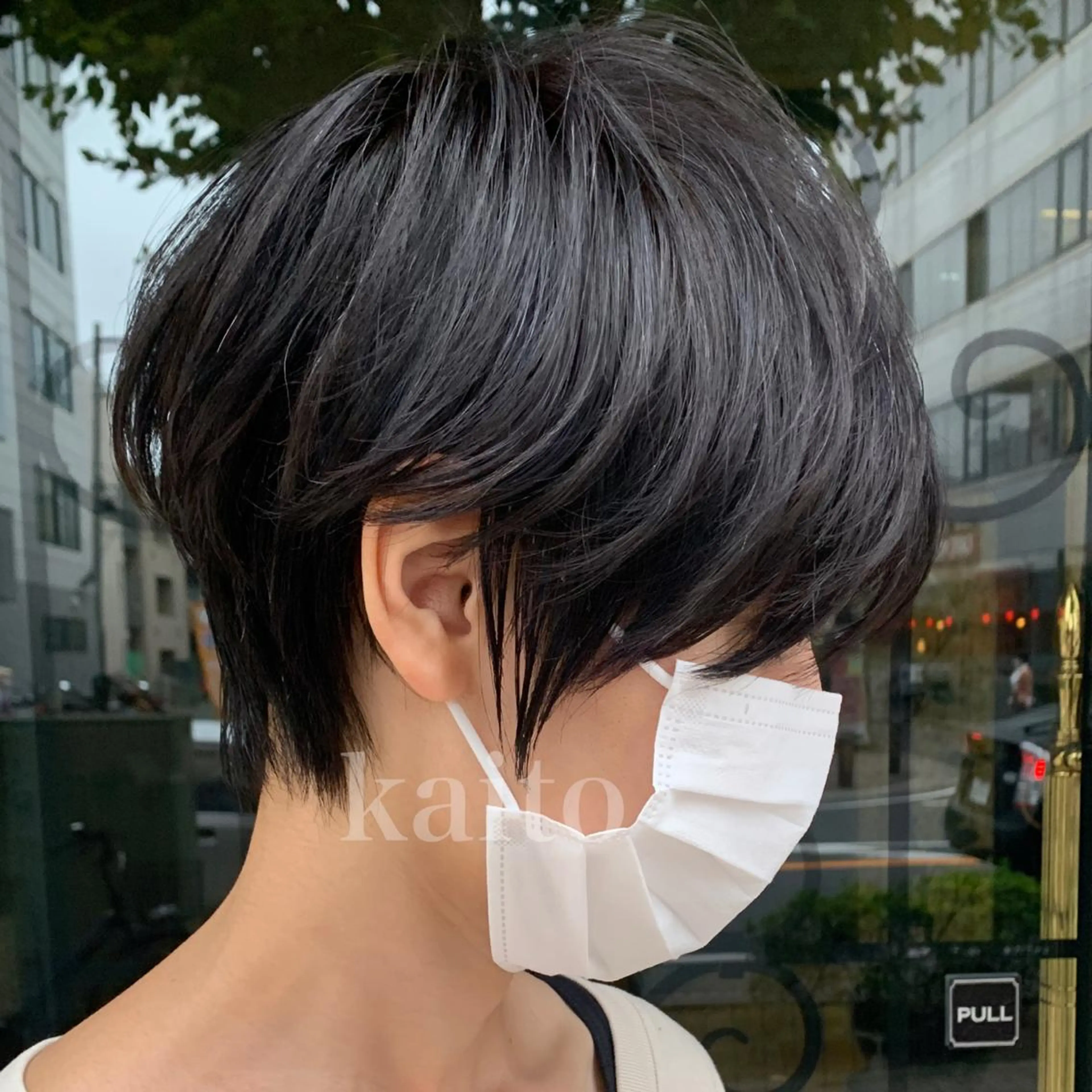 ショート カラー and .のヘアスタイル