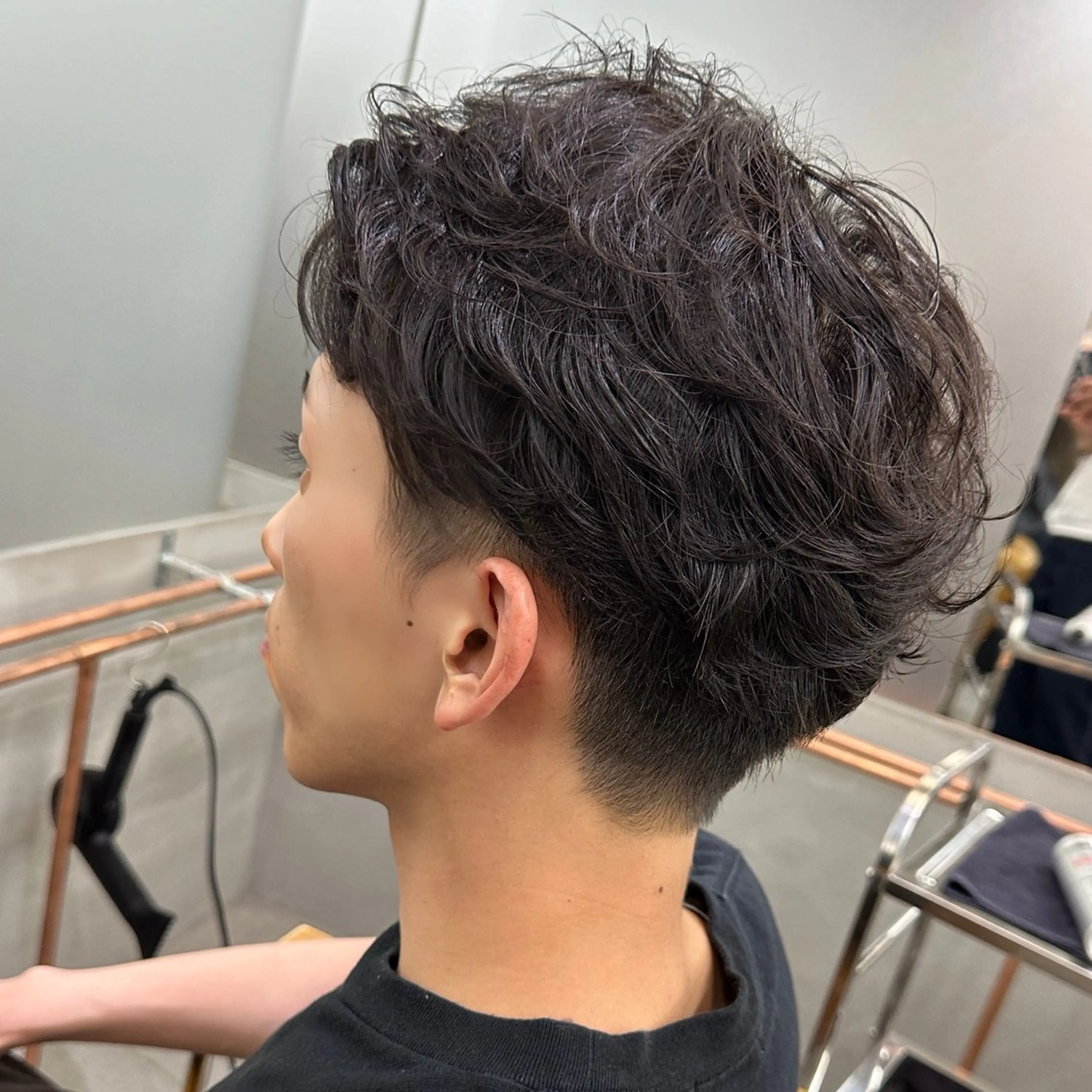 ショート パーマ メンズ メンズハイライト メンズパーマ ハイライト スパイラルパーマ Masena(マセナ)所属・表参道メンズヘア ✂︎Masena✂︎のヘアスタイル