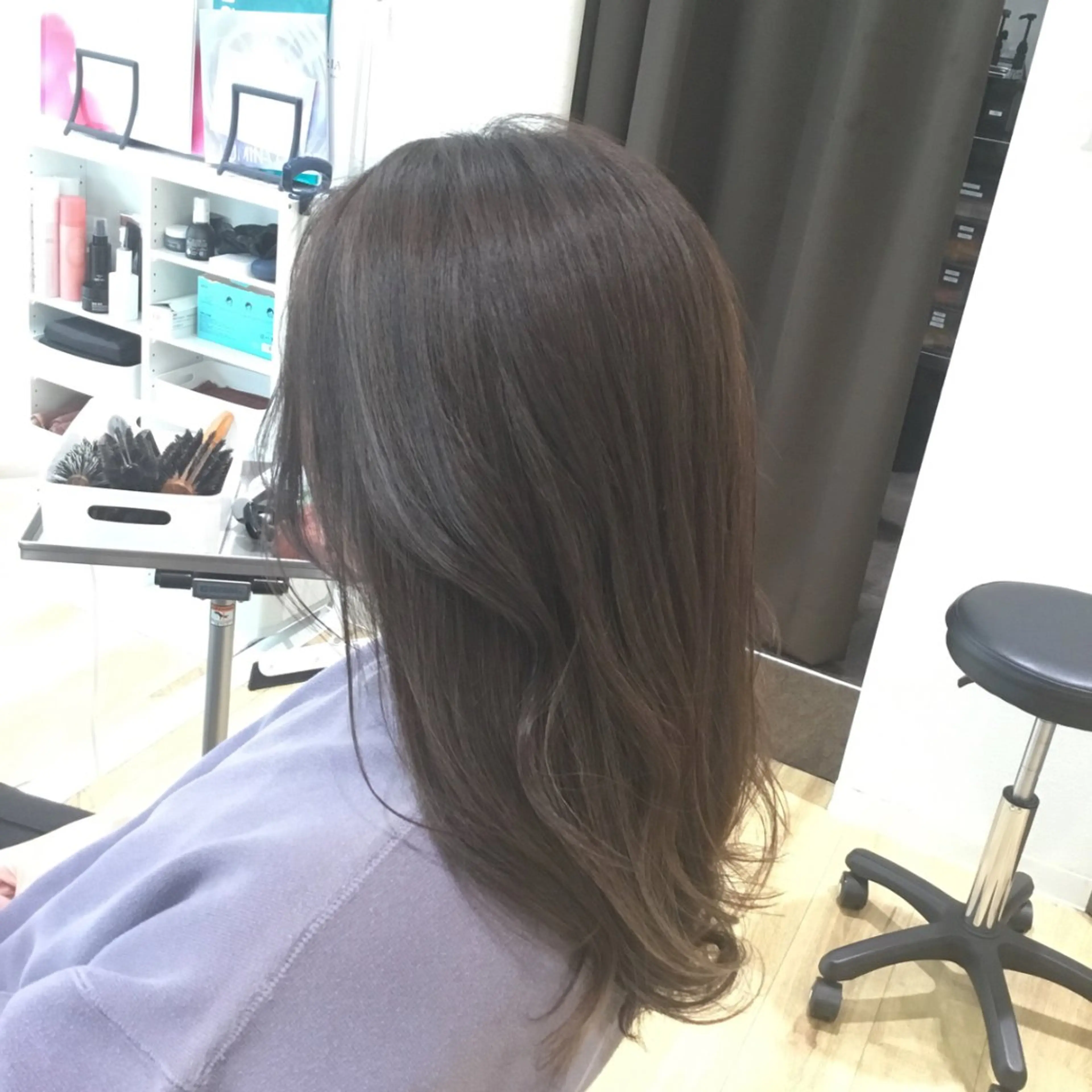 セミロング カット ヘアカラー 滝口 瑞季のヘアスタイル