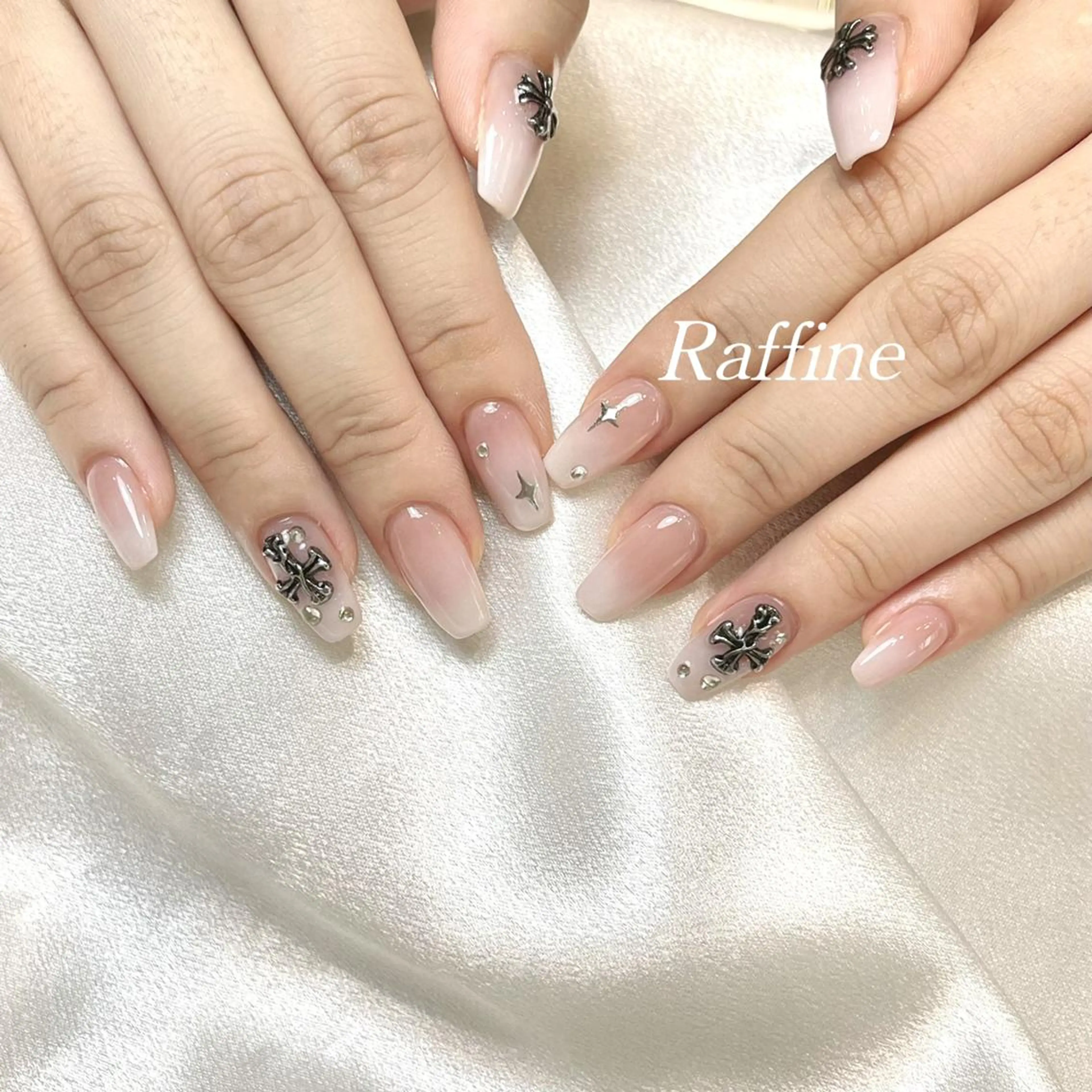 ネイル RAFFINE 月🦋🩵のネイルデザイン