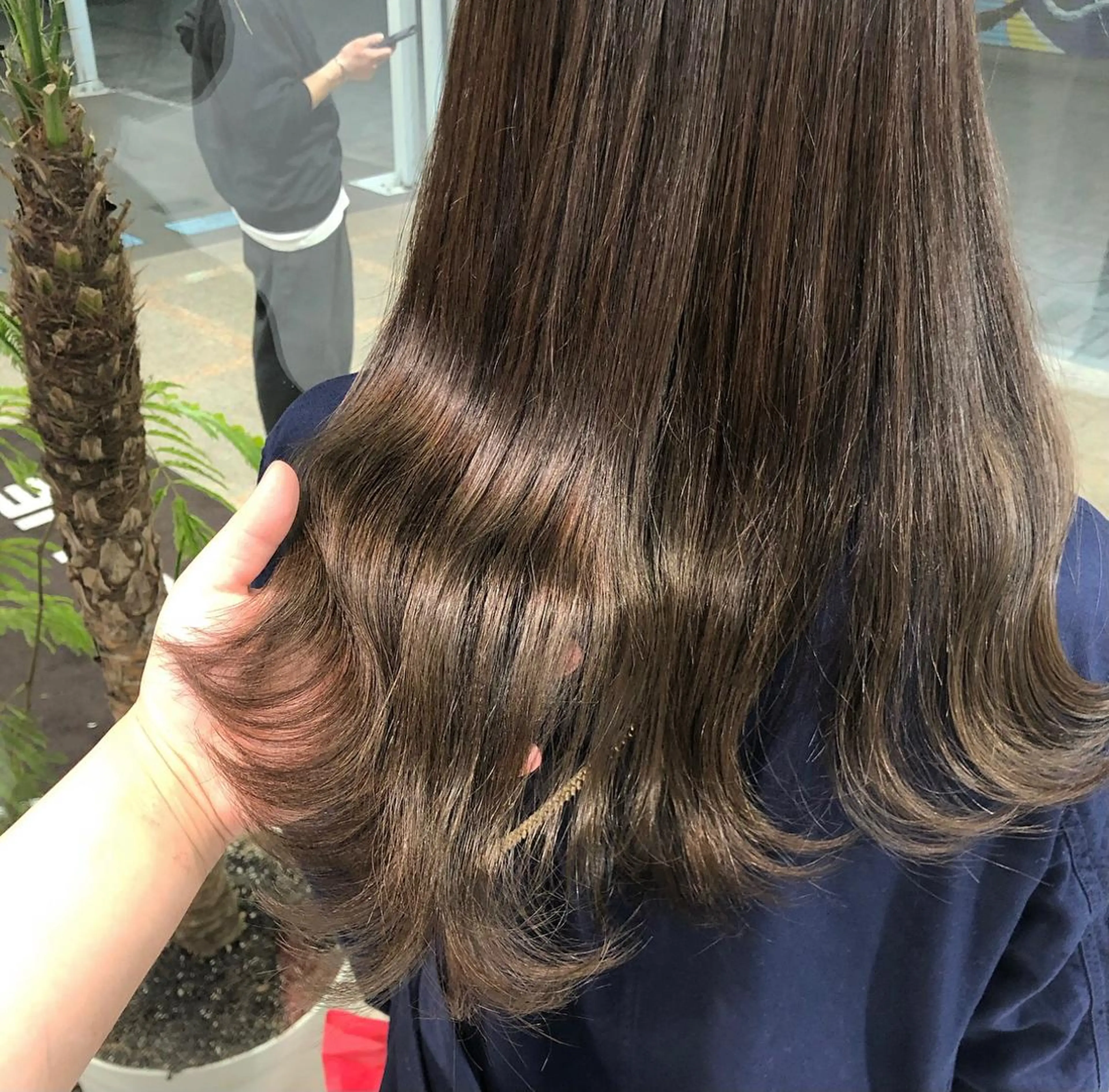 ロング カラー レイヤー/顔まわり カット/地毛風カラーのヘアスタイル