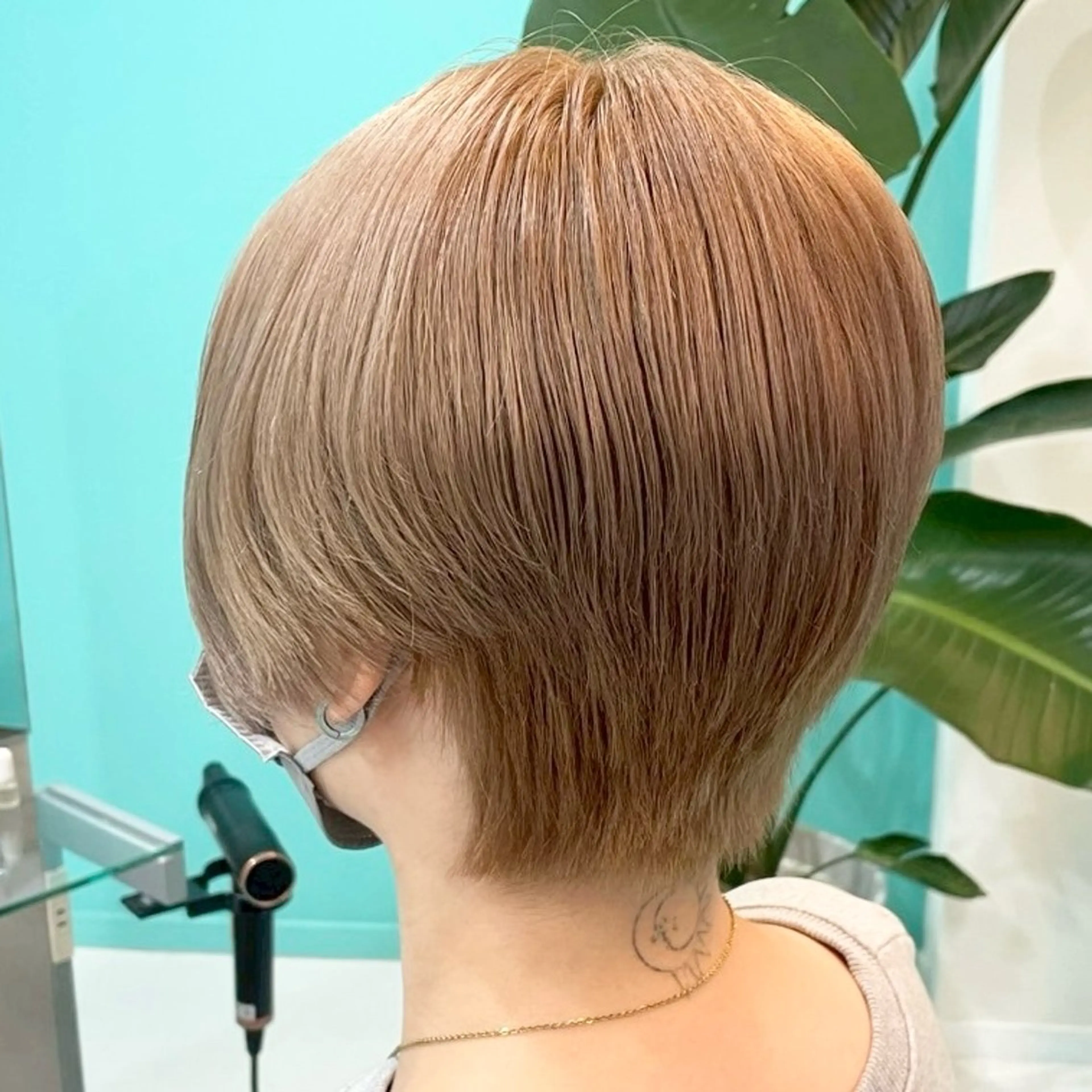 ショート カラー グレージュ ミルクティーグレージュ 艶/透明感 🫧カラーのヘアスタイル