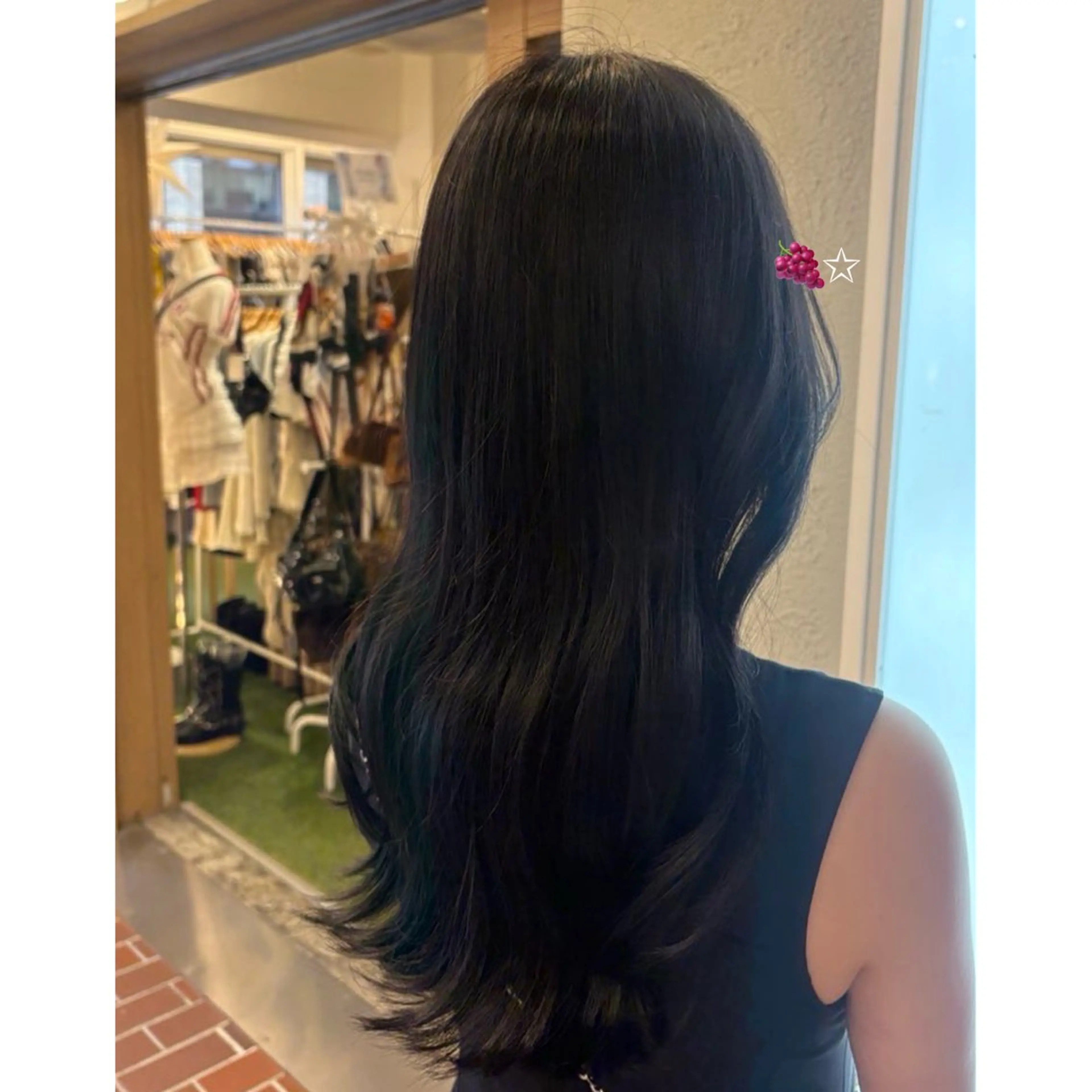 カラー 黒髪 パープルブラック さくだ まいのヘアスタイル