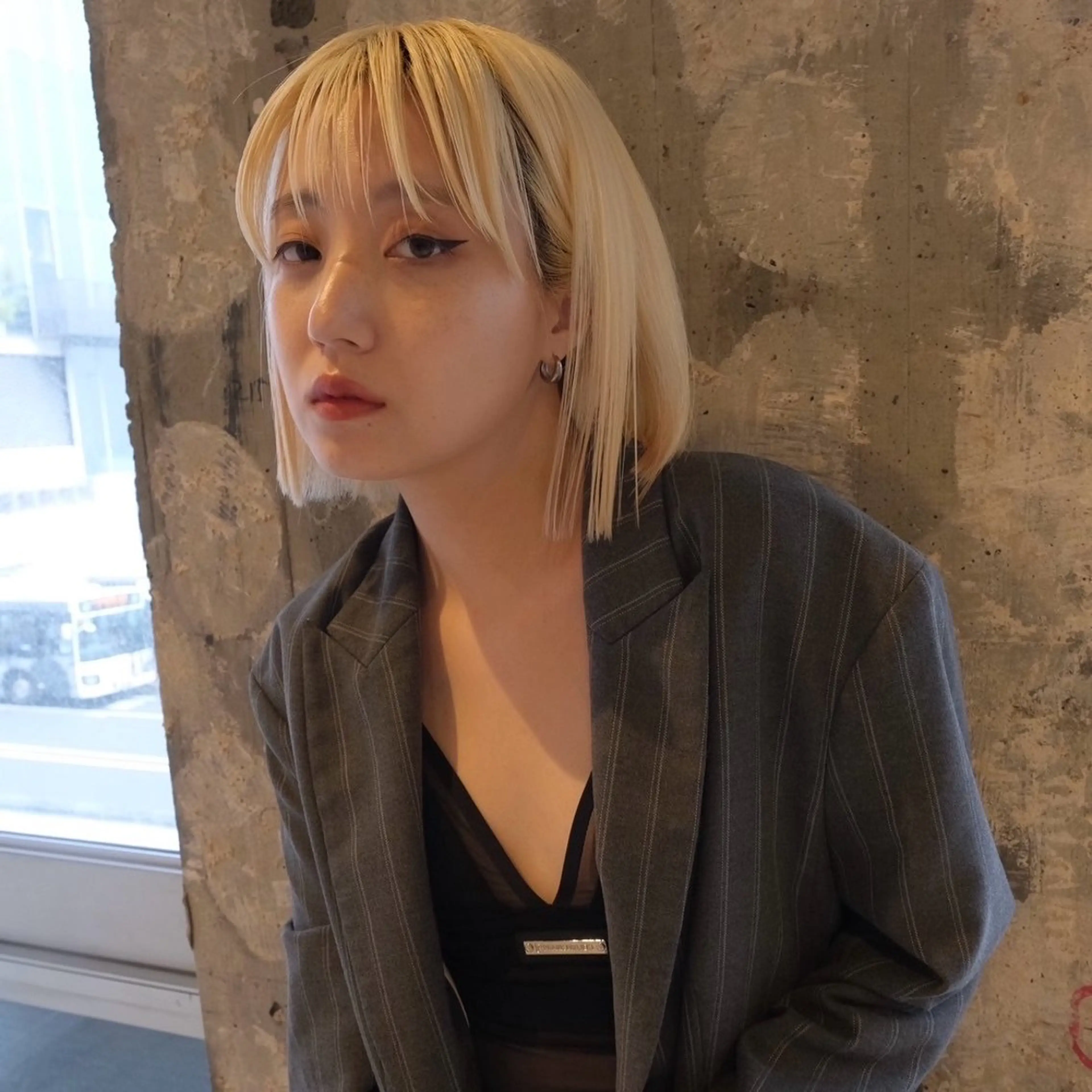 ミディアム カラー 抜きっぱなしブロンド ブロンド ヘアカラー MARIKA 暖色系/ハイトーンのヘアスタイル