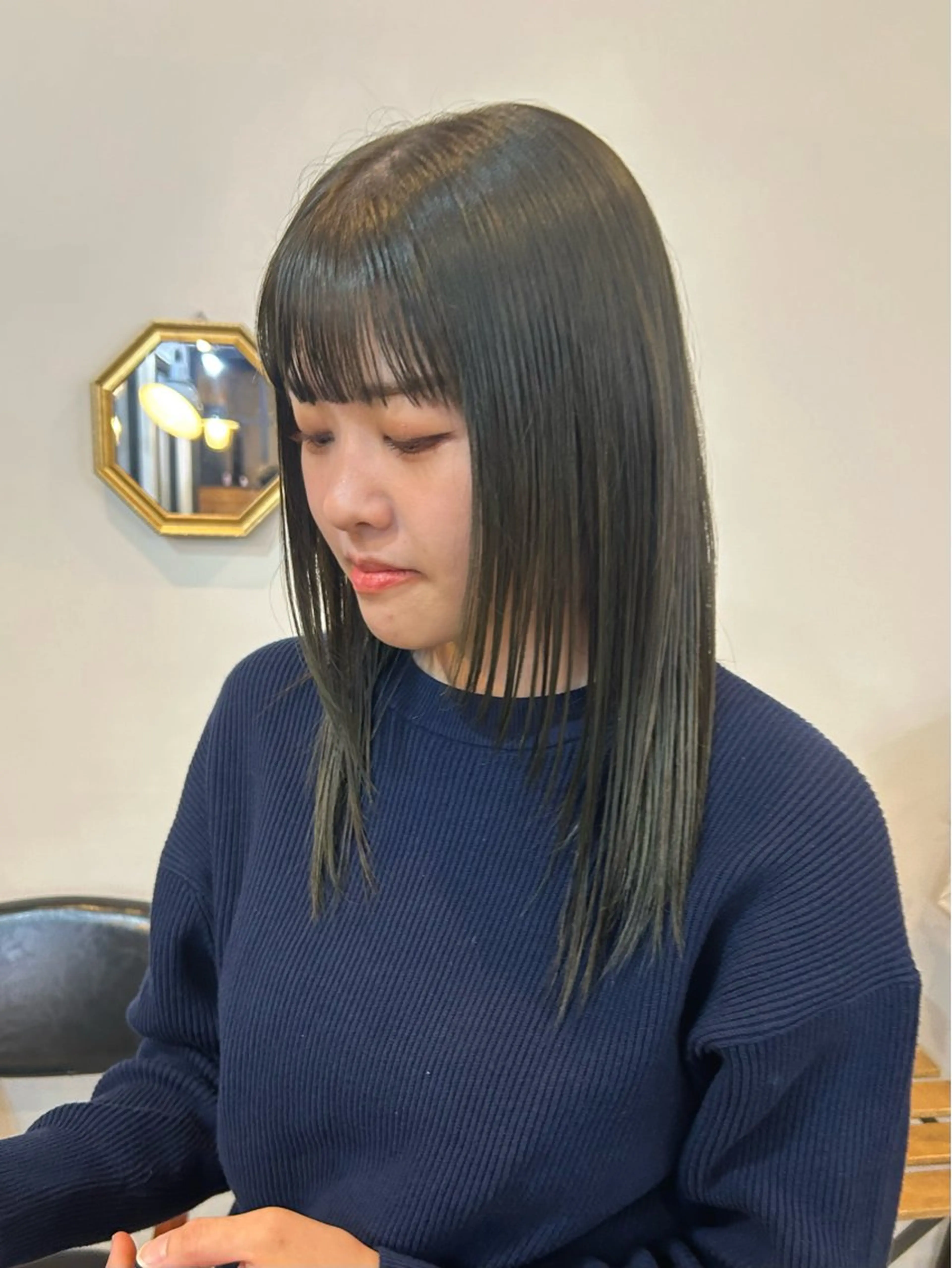 ミディアム カラー ブリーチ オリーブカラー オリーブグレー plus HAIR いずみのヘアスタイル