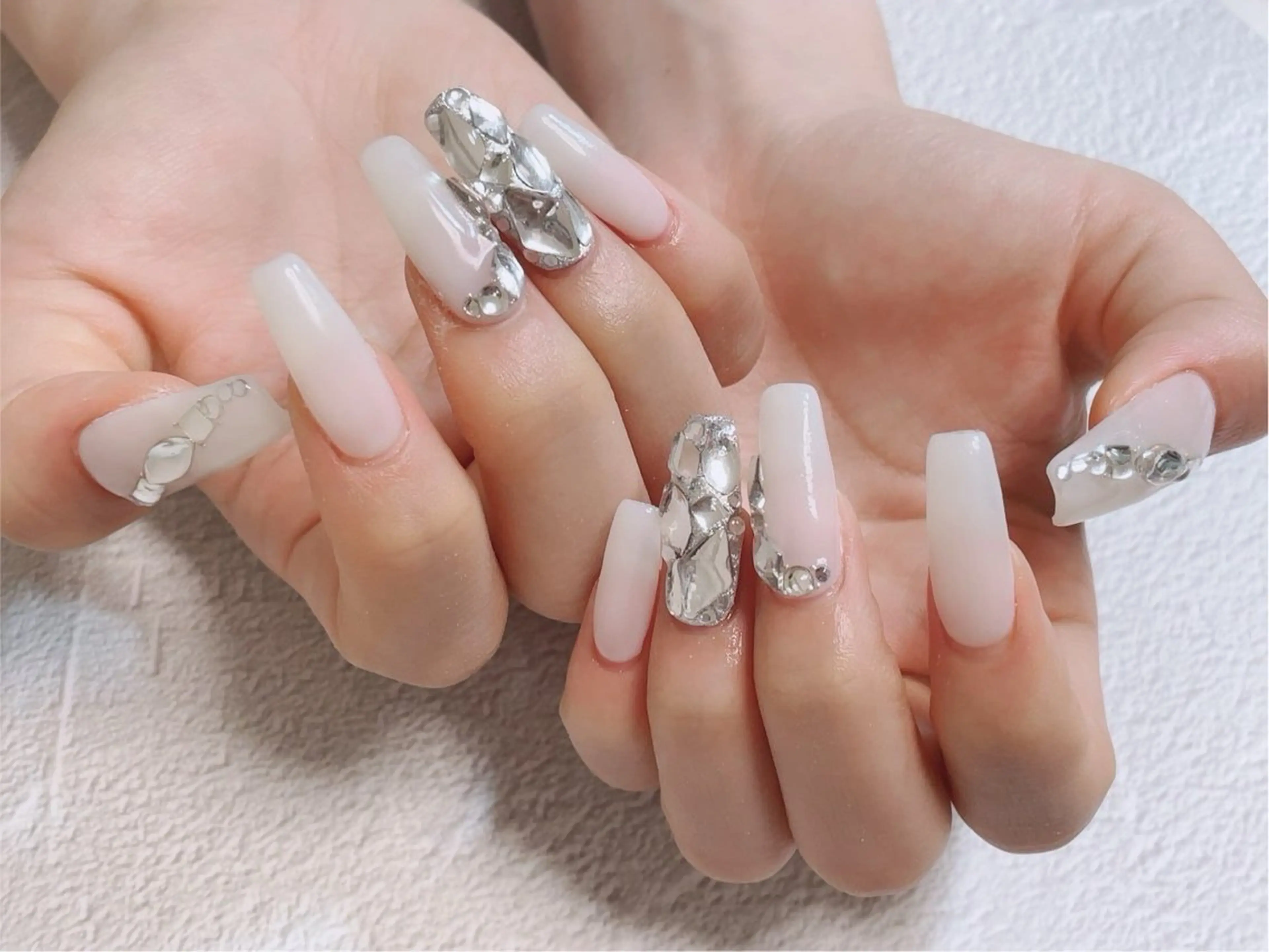 ネイル ハンドネイル ☁️Yun nail KiKi☁️のネイルデザイン