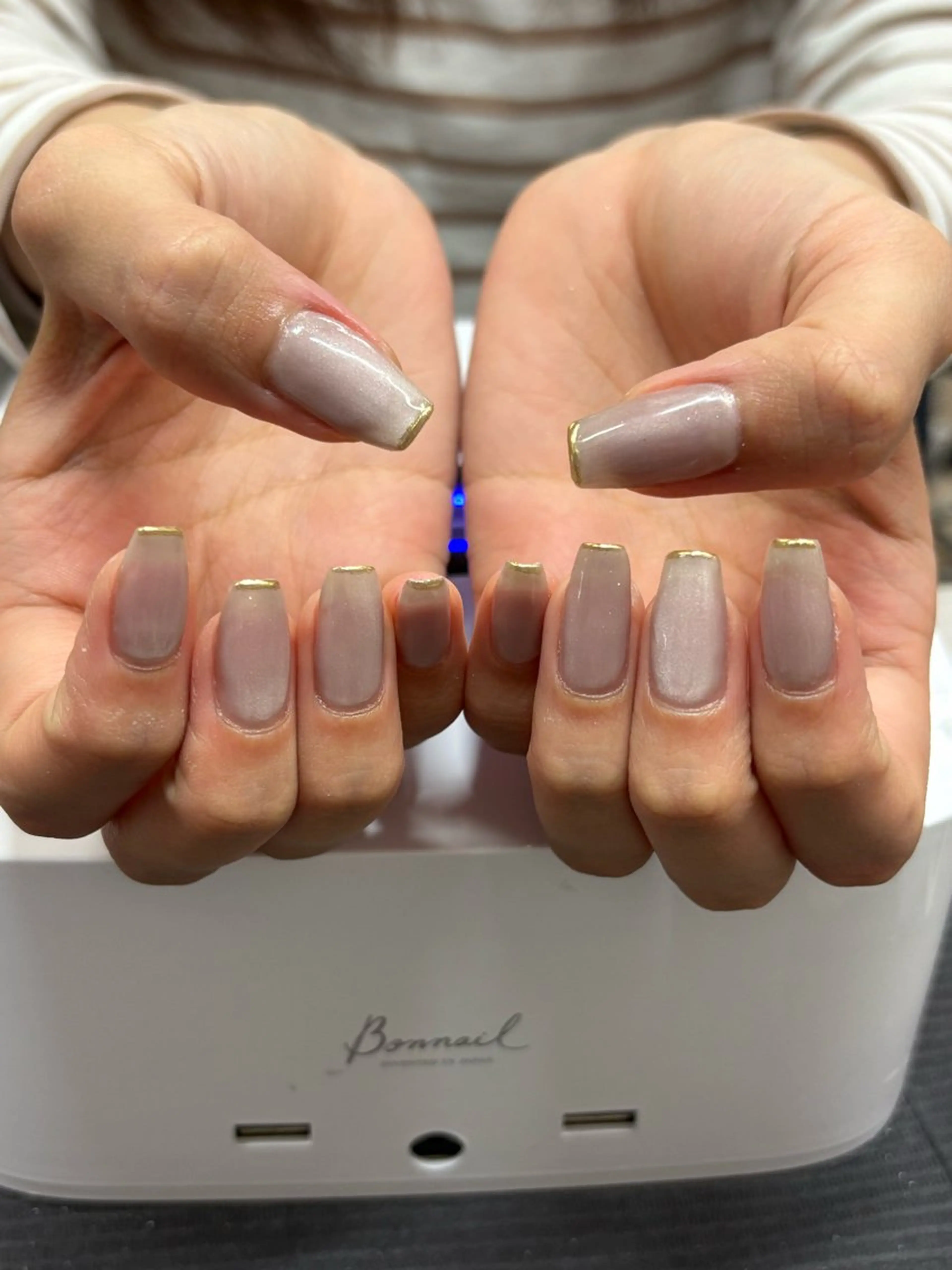 ネイル ゴールド マグネットネイル ミラーネイル シンプルネイル TRU NAIL&EYE 本厚木店所属・TRU ヒナのネイルデザイン