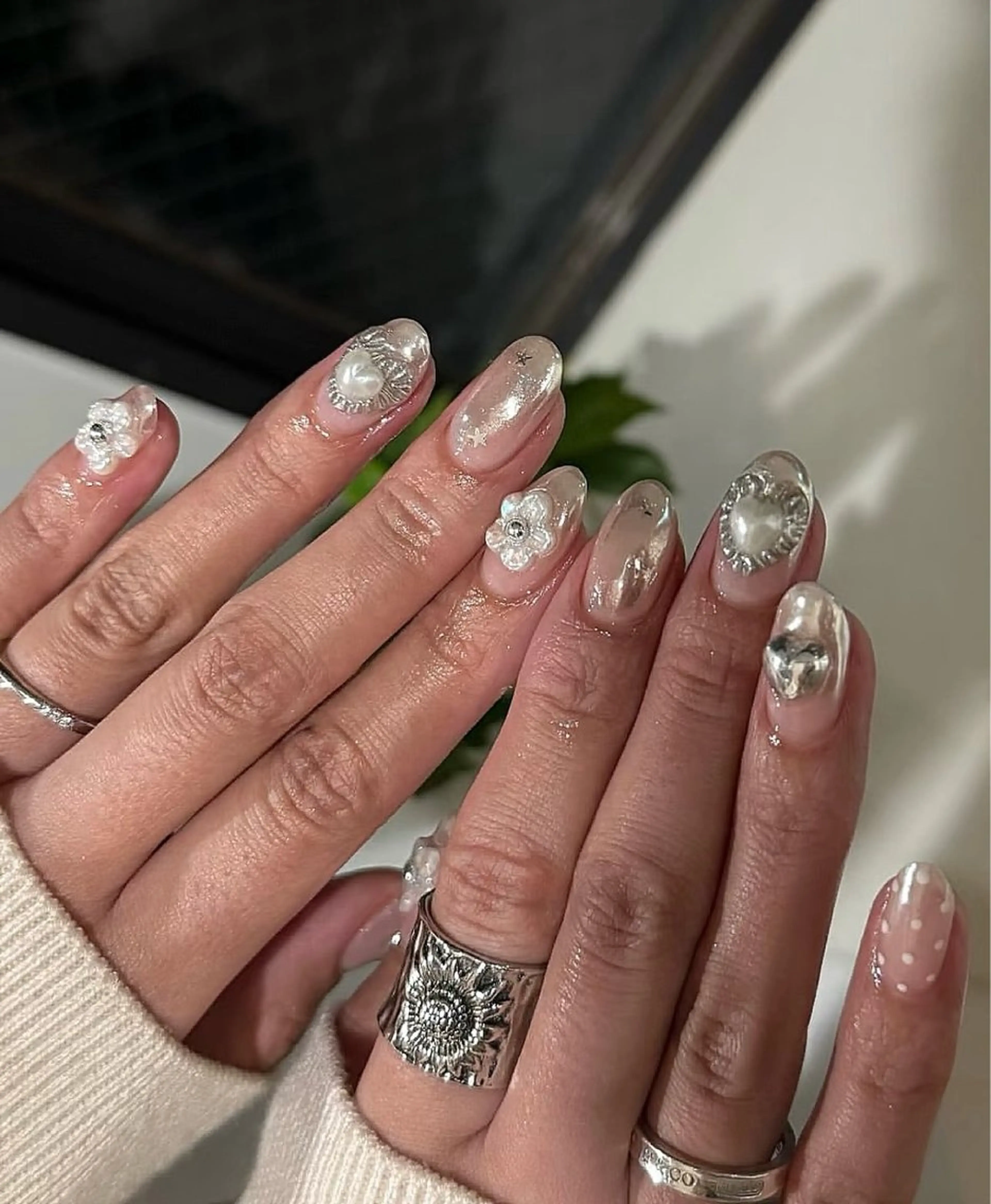 ネイル アートネイル オーロラネイル チークネイル フレンチネイル ガラスフレンチ ハンドネイル 🎀セ リ🎀のネイルデザイン