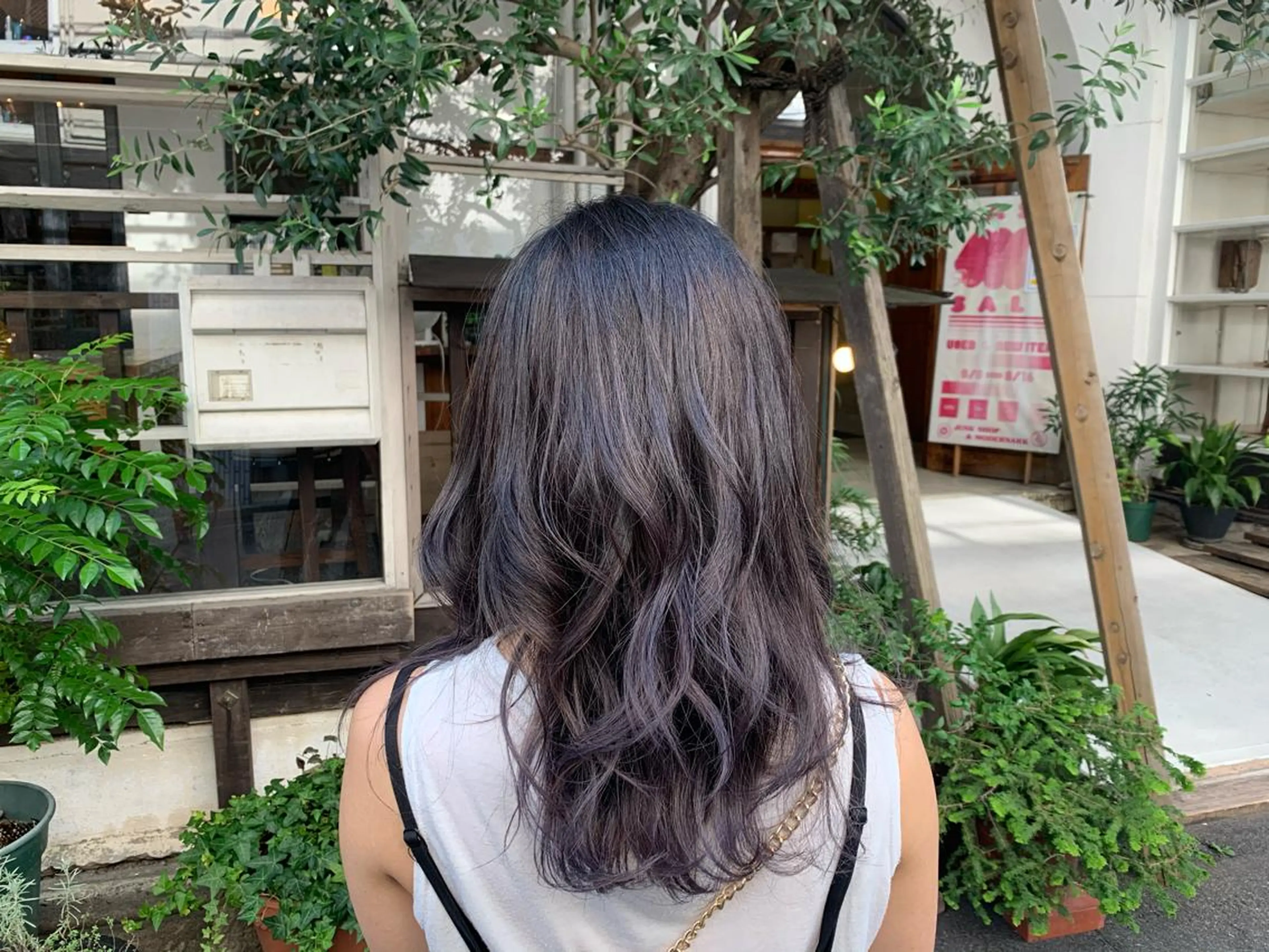 ミディアム カラー ミディアムレイヤー アッシュ ラベンダーカラー ラベンダーアッシュ レイヤーカット カット ヘアカラー トリートメント LEB所属・下河 宗太のヘアスタイル