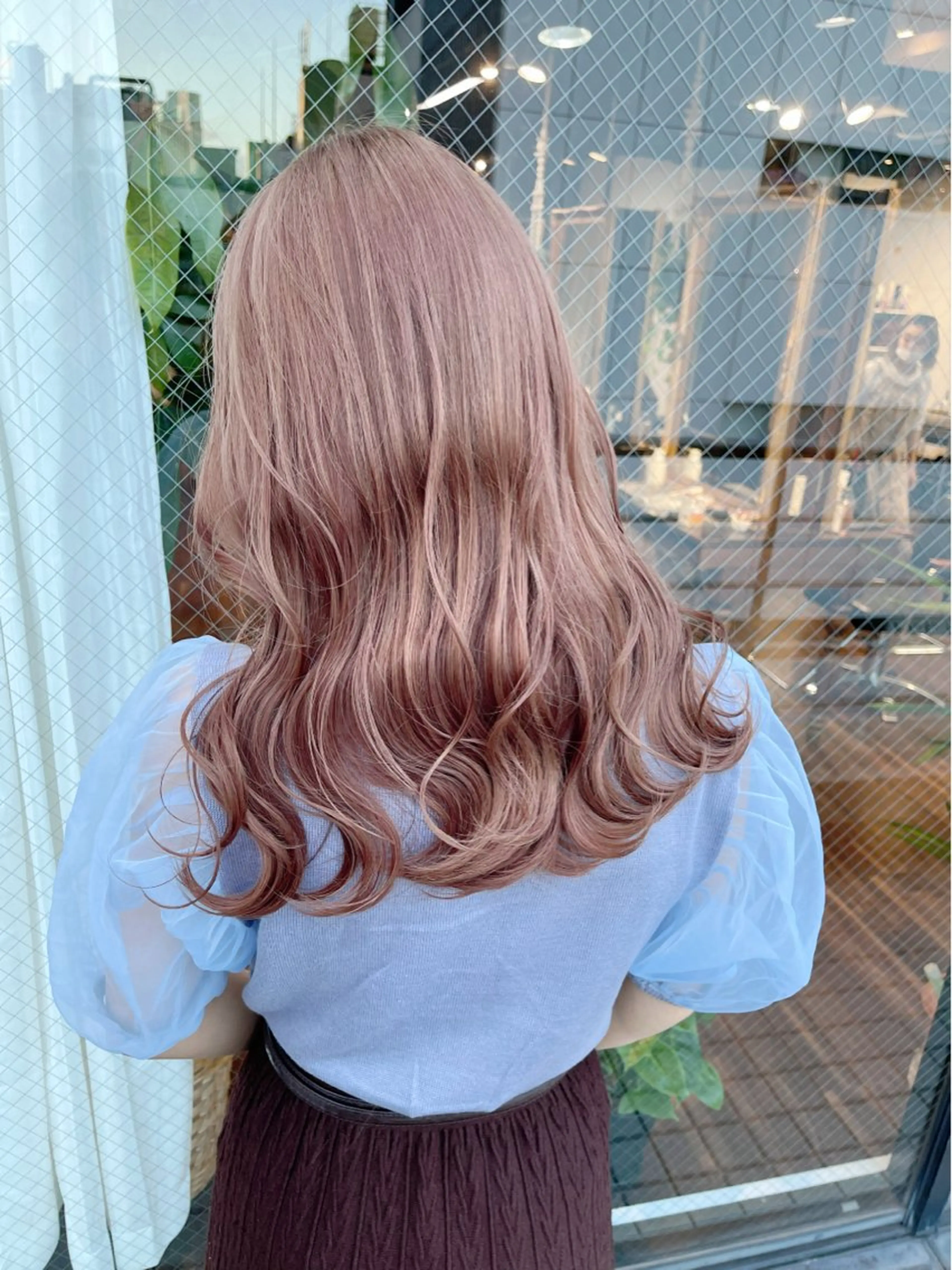 セミロング カラー ヘアアレンジ ベージュカラー ブリーチ イヤリングカラー ハイトーンカラー ミルクティーベージュ カット ヘアカラー トリートメント 髪質改善/縮毛矯正 ダブルカラー/Youのヘアスタイル