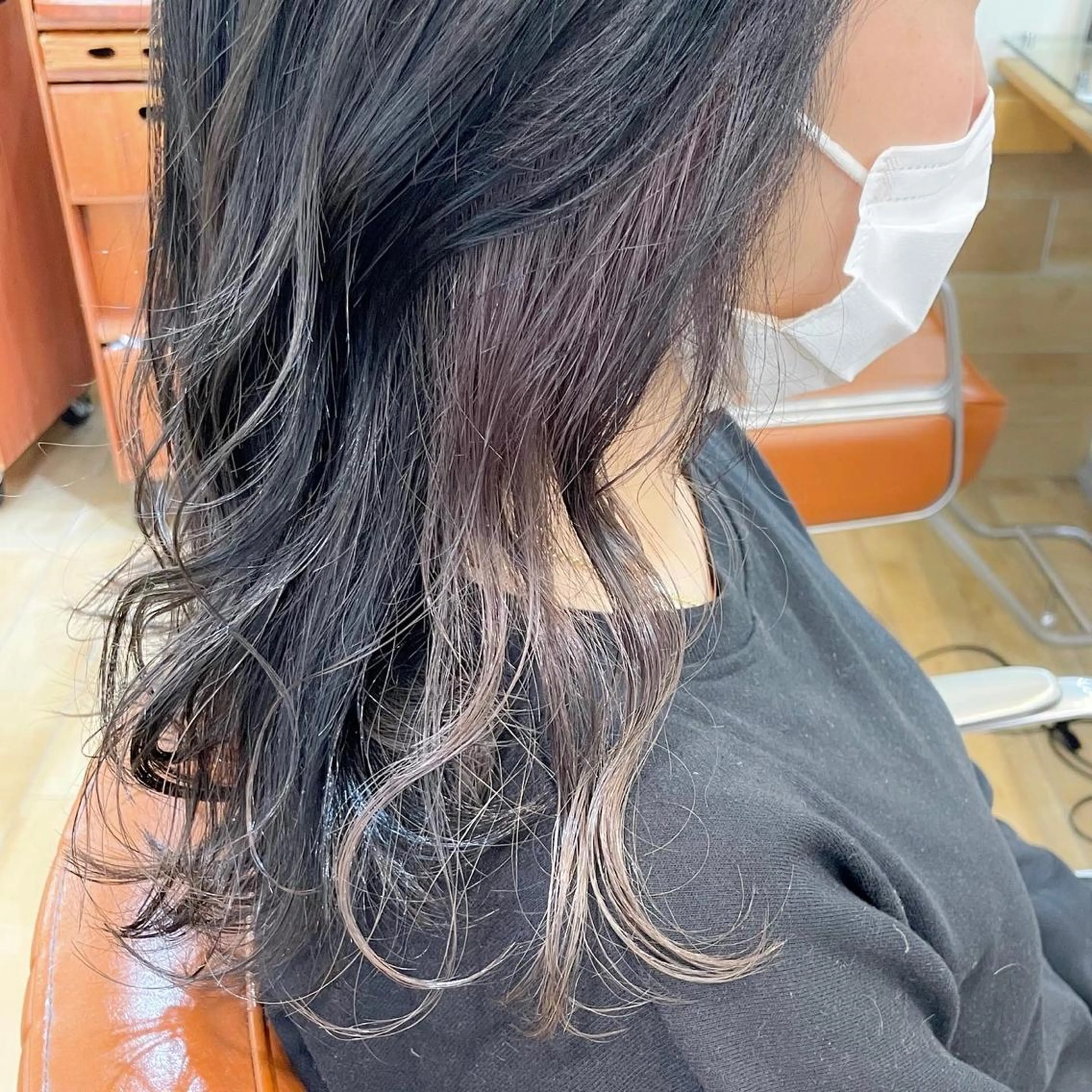 ミディアム カラー インナーカラー シルバー ヘアカラー ✨カラー支持No.1 🧸ワキ カナコ🧸のヘアスタイル