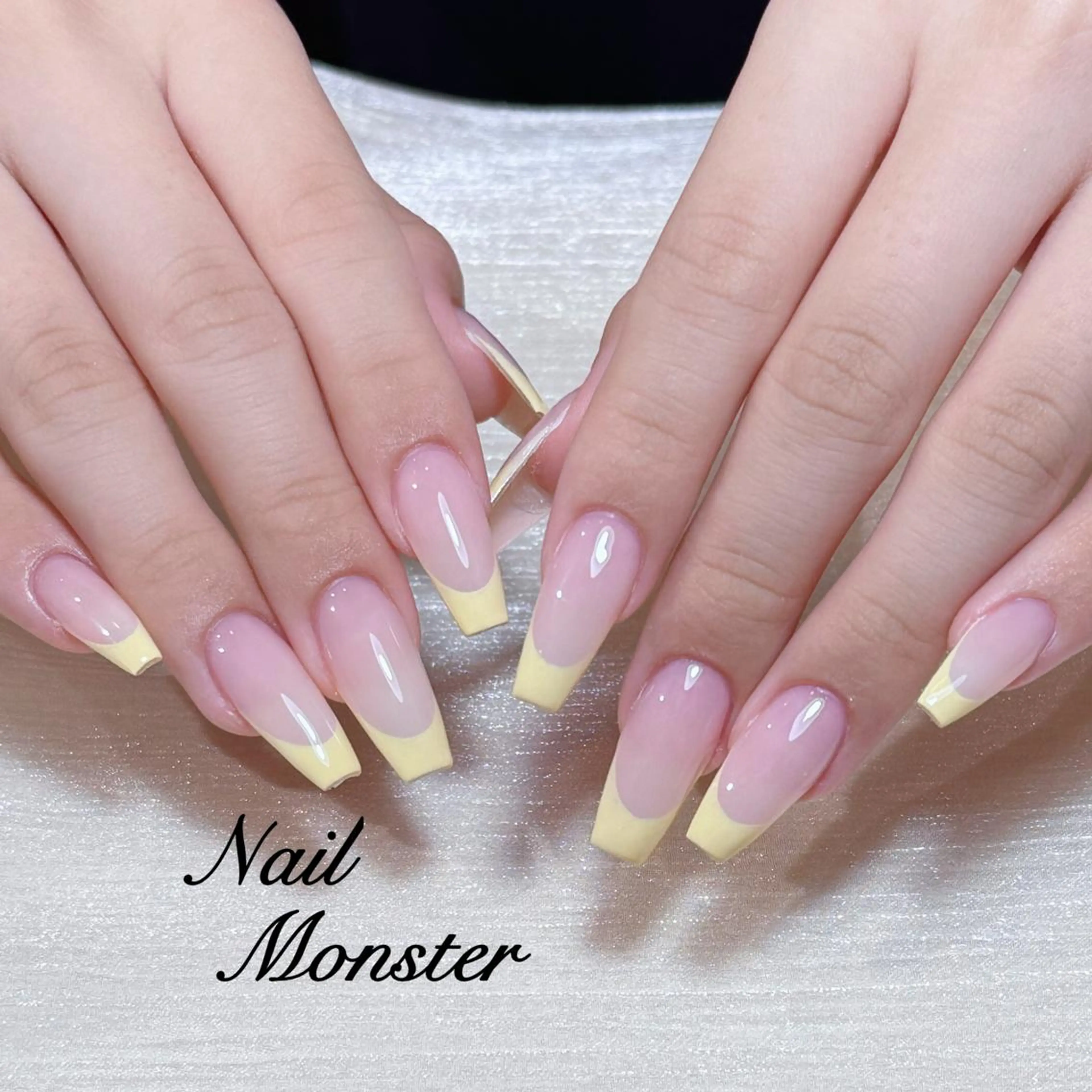 セミロング ハンドネイル ハンドケア AYU_ Monster🎀のネイルデザイン