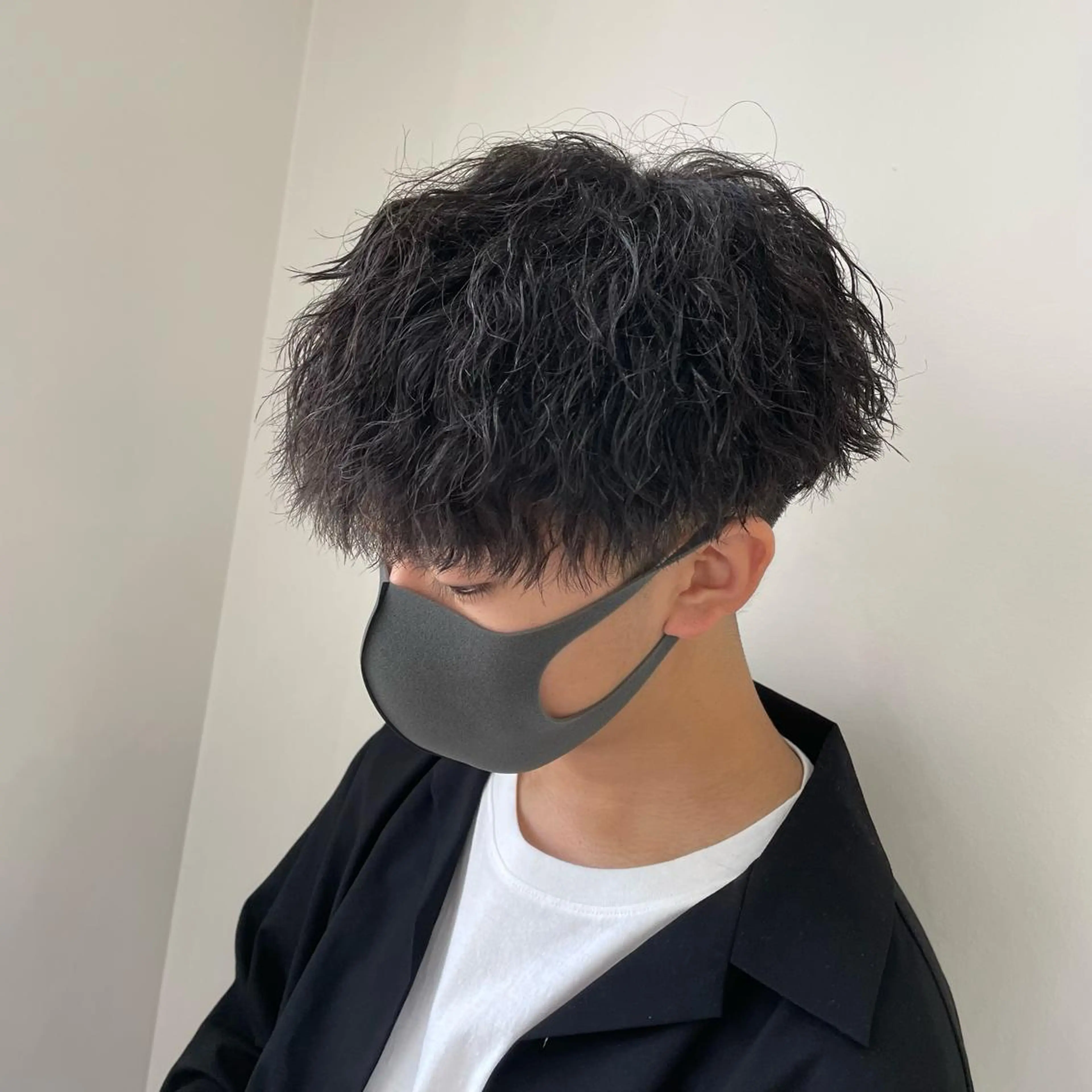 ミディアム パーマ メンズ カット パーマ 🔥縦落ちツイスパ 🔥鈴木健紀のヘアスタイル