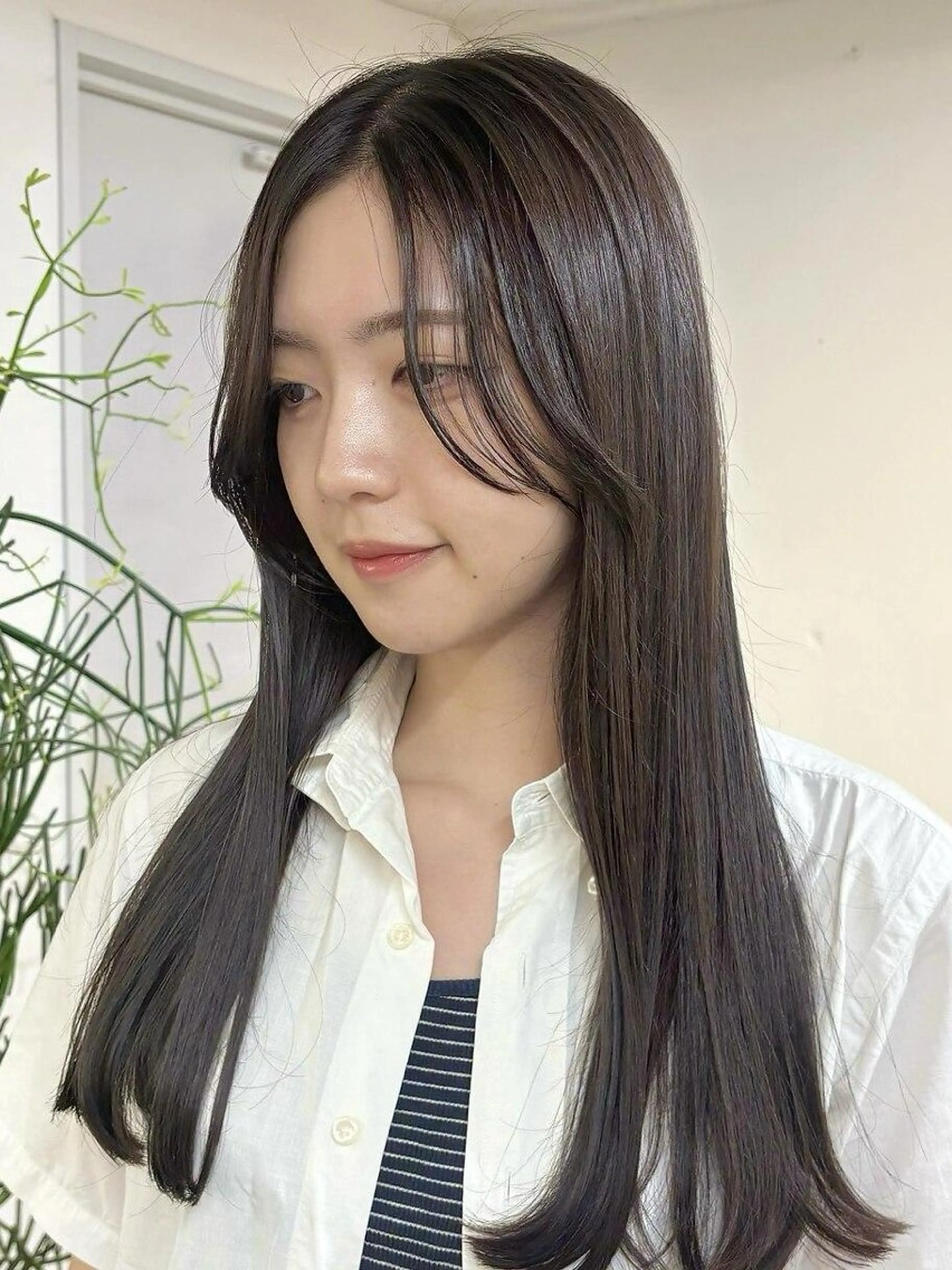 ロング カラー グレージュ 顔まわりレイヤー レイヤーカット 韓国風🇰🇷レイヤ ーKEI🇰🇷のヘアスタイル