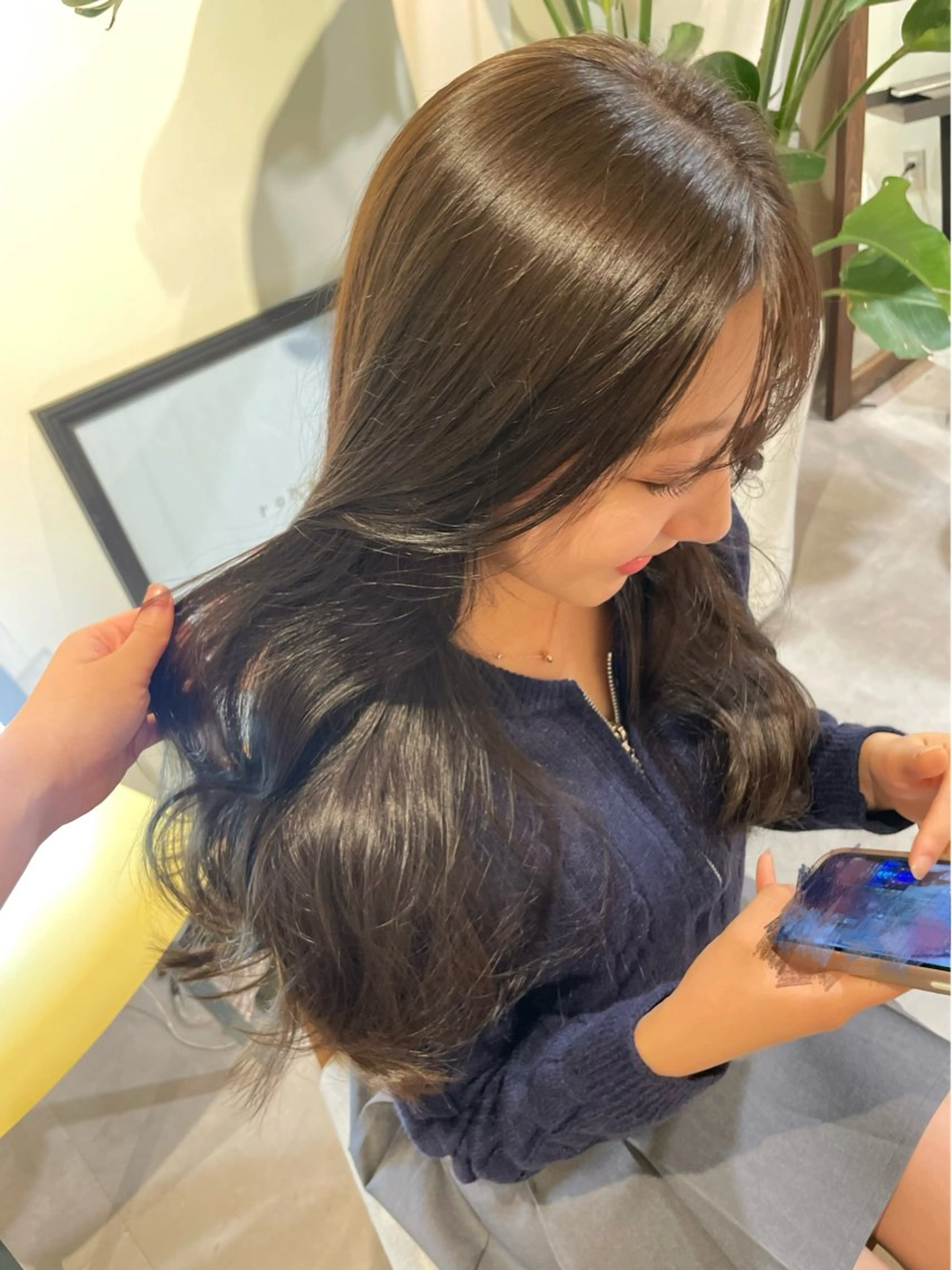 ロング カラー ベージュカラー オリーブベージュ カット ヘアカラー トリートメント 若月 あやかのヘアスタイル
