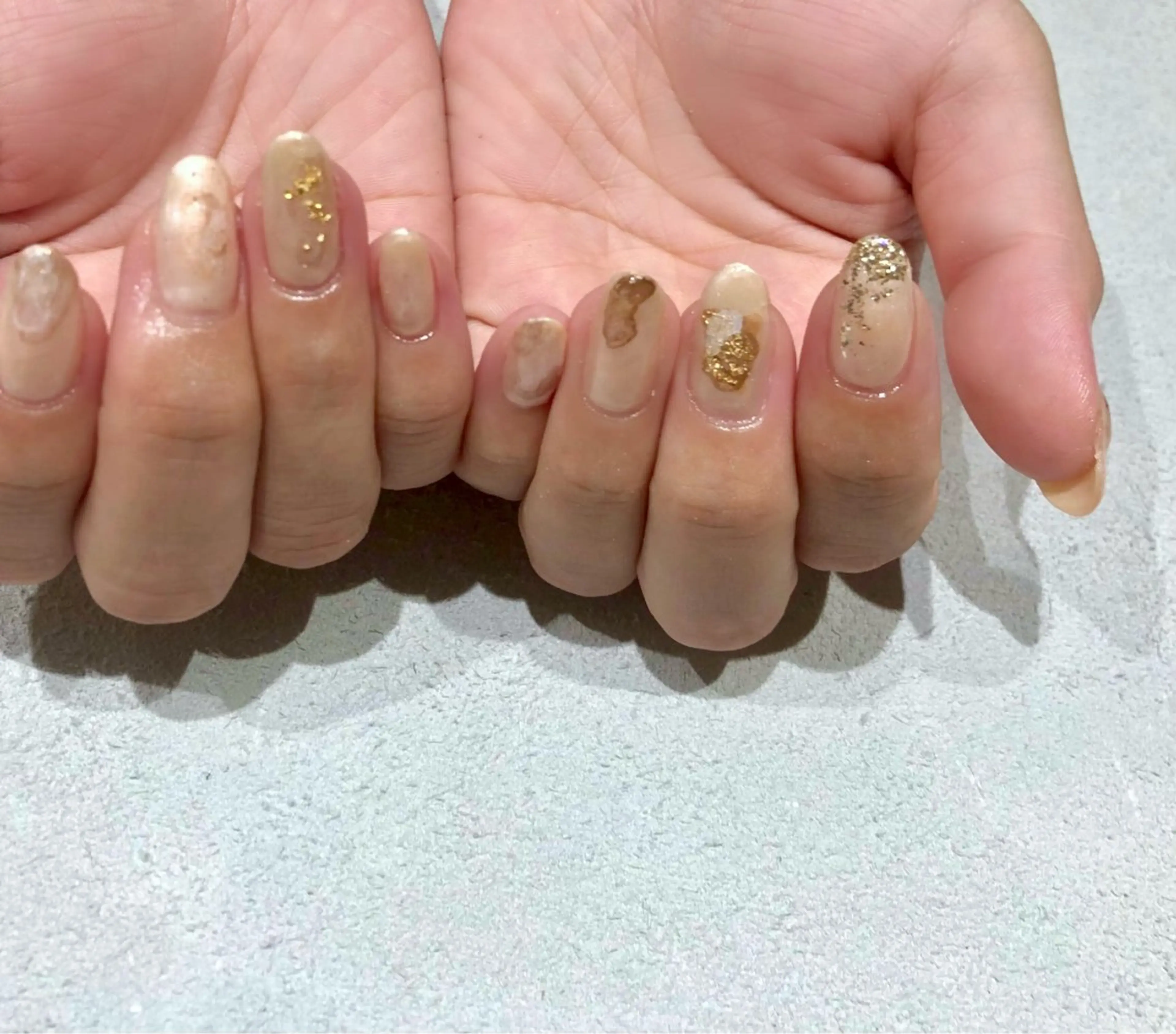 ネイル ゴールド ニュアンスネイル RITZ福岡薬院店　まつげパーマ/マツエク/ネイル/眉毛所属・💅 momokoのネイルデザイン