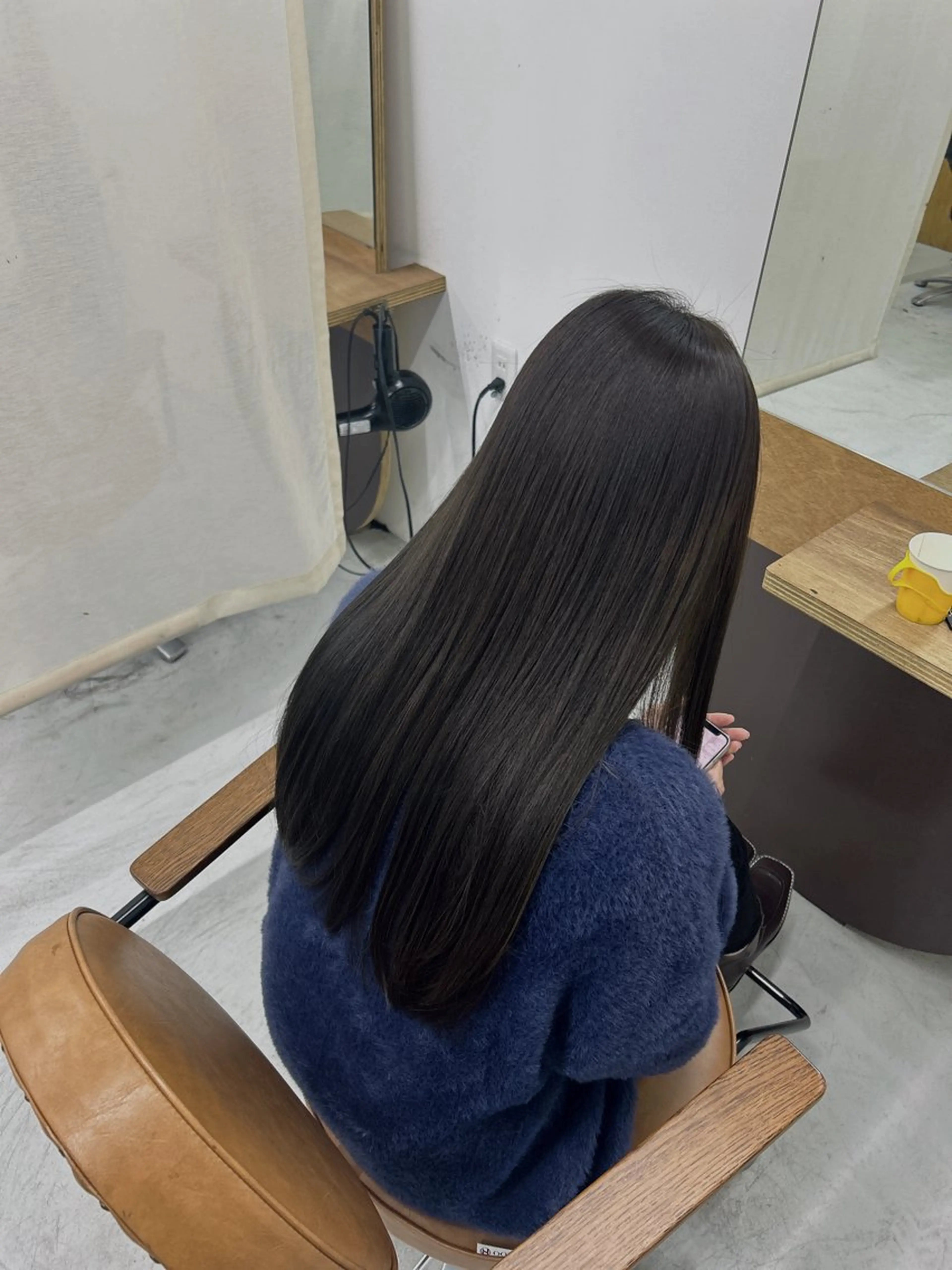 ロング pele 梅田所属・PELEハイトーン shinobuのヘアスタイル
