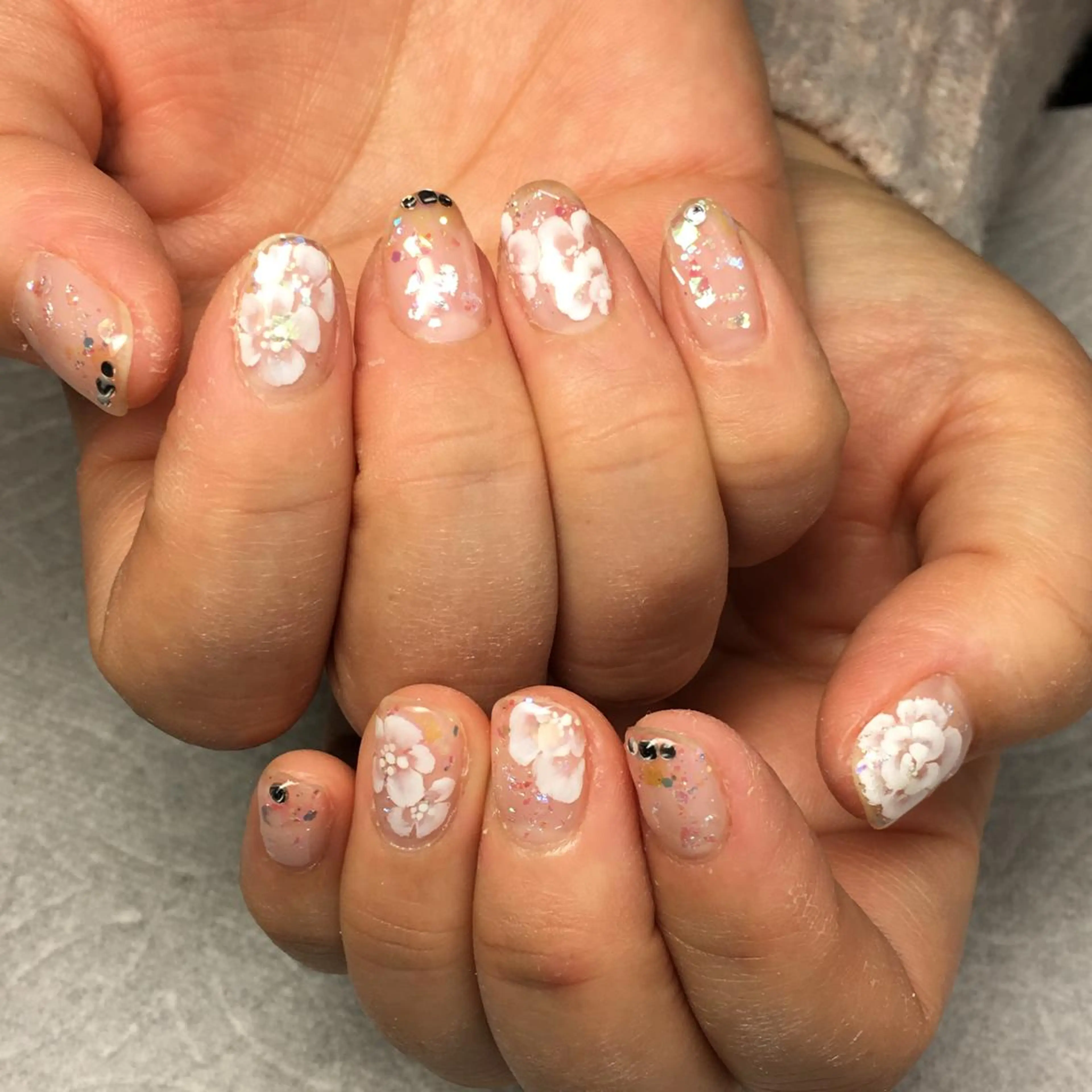 ネイル フラワーネイル グラデーション おそろいネイル THECOLORS所属・近貞 莉奈のネイルデザイン