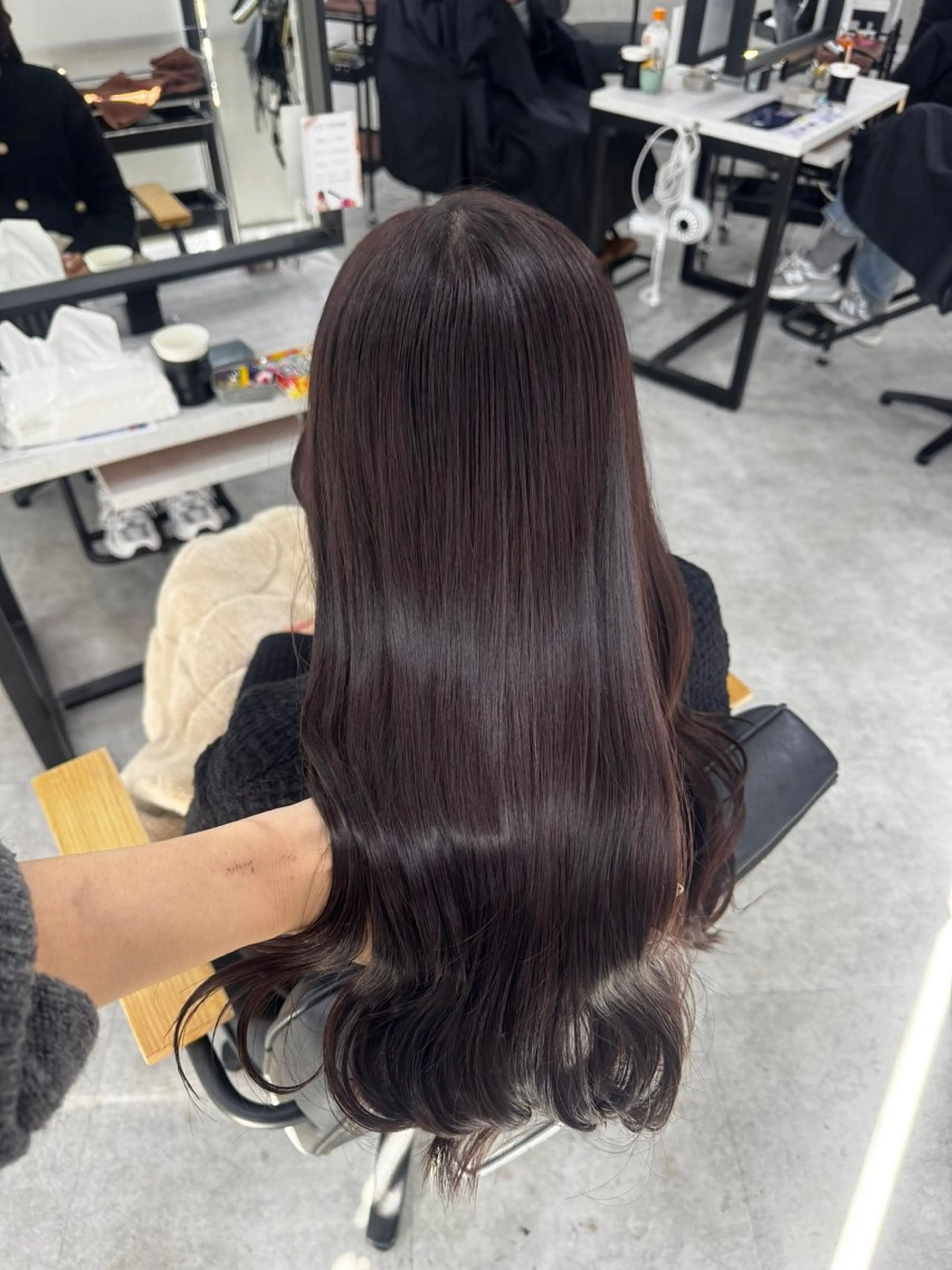 ロング カラー アッシュ アッシュブラウン ベージュカラー 黒髪 ブリーチ カット ヘアカラー トリートメント 赤み無し柔らかカラー 【梅田】madokaのヘアスタイル