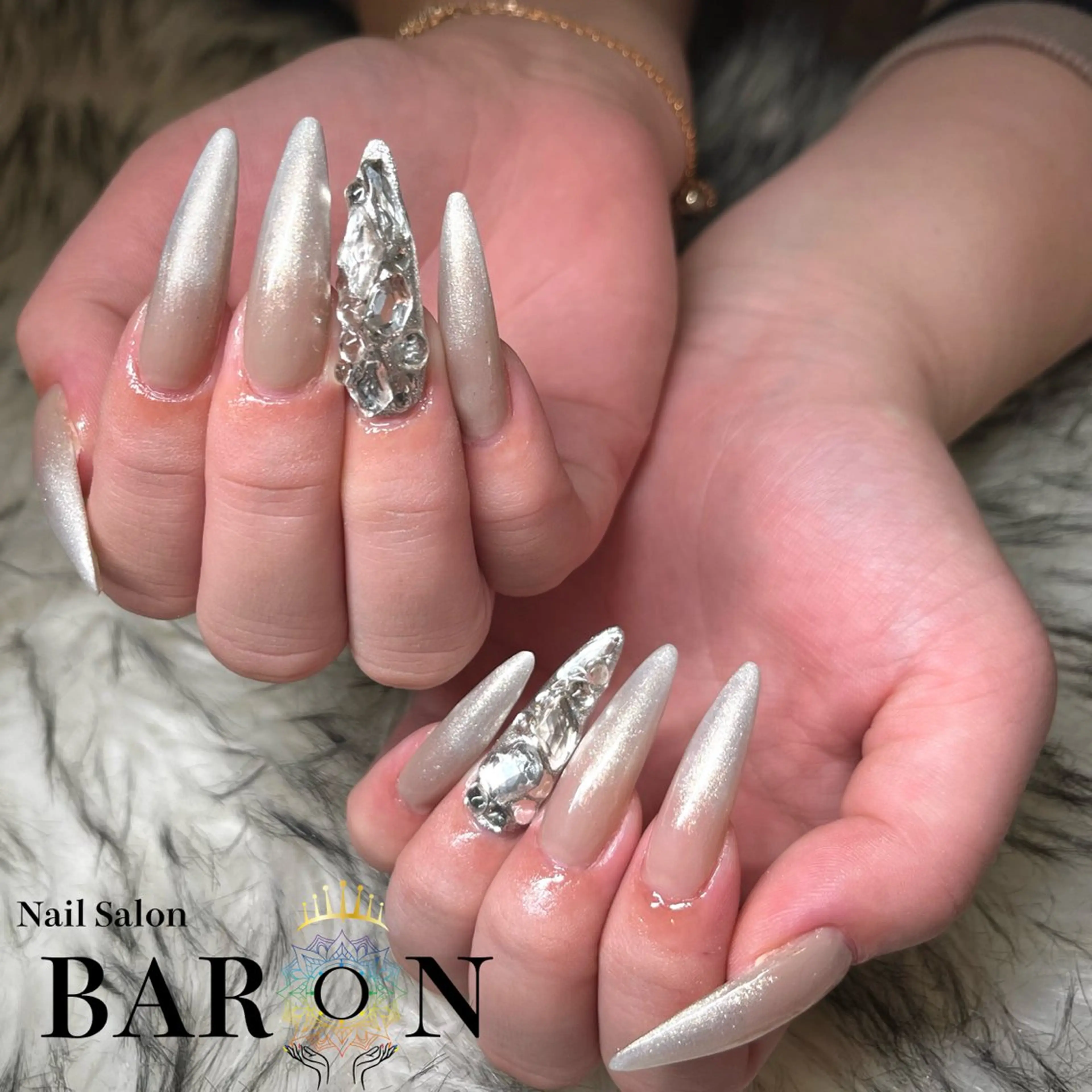 ネイル ホワイト ハンドネイル ☆SAKI☆ BARON 店長のネイルデザイン