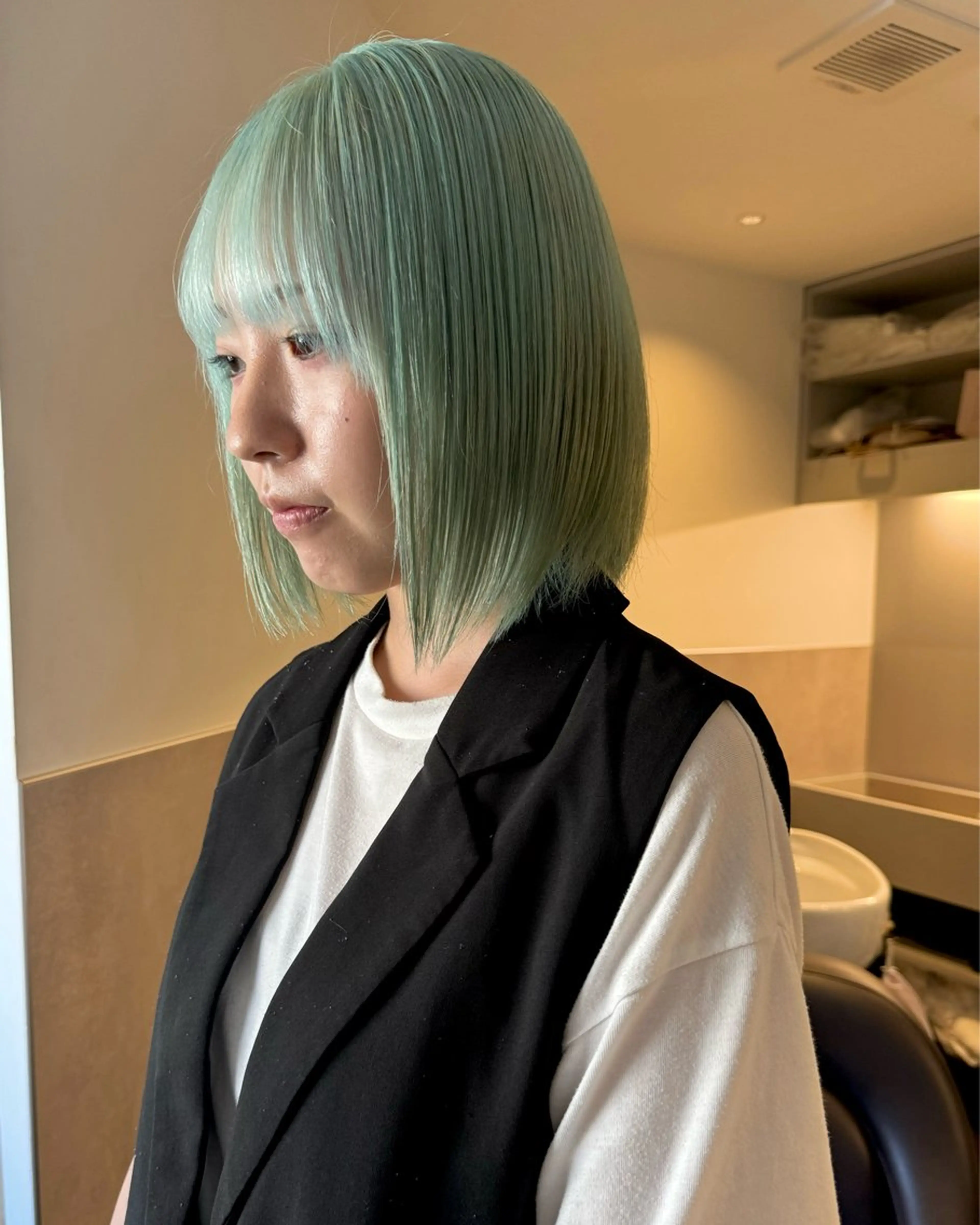 ショート カラー ブリーチ ヘアカラー トリートメント RAIMA ハイトーンレイヤーのヘアスタイル