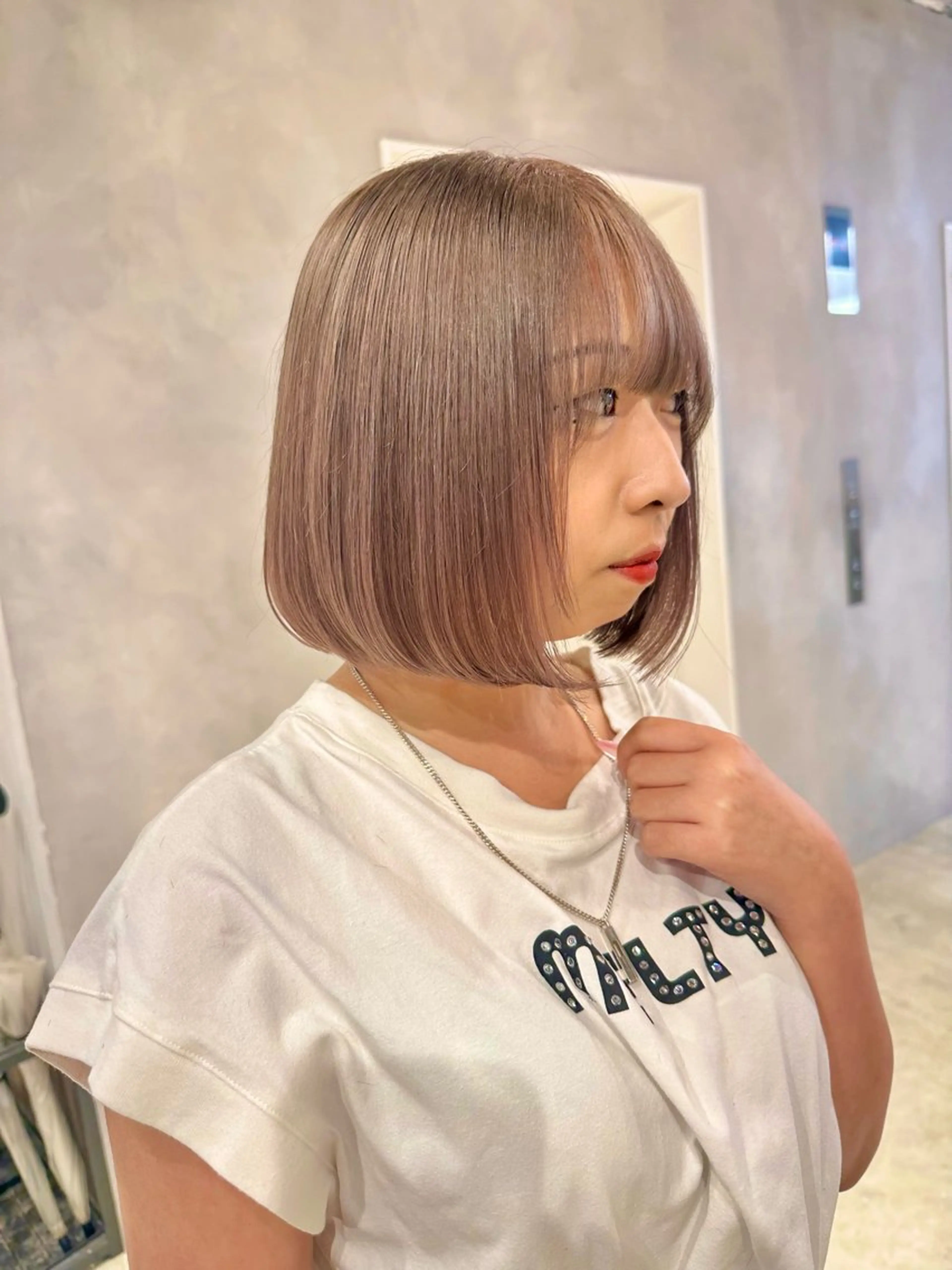 ミディアム カラー ブリーチ グレージュ ボブ ヘアカラー トリートメント 似合わせ小顔ショート /akane🐰♥️のヘアスタイル