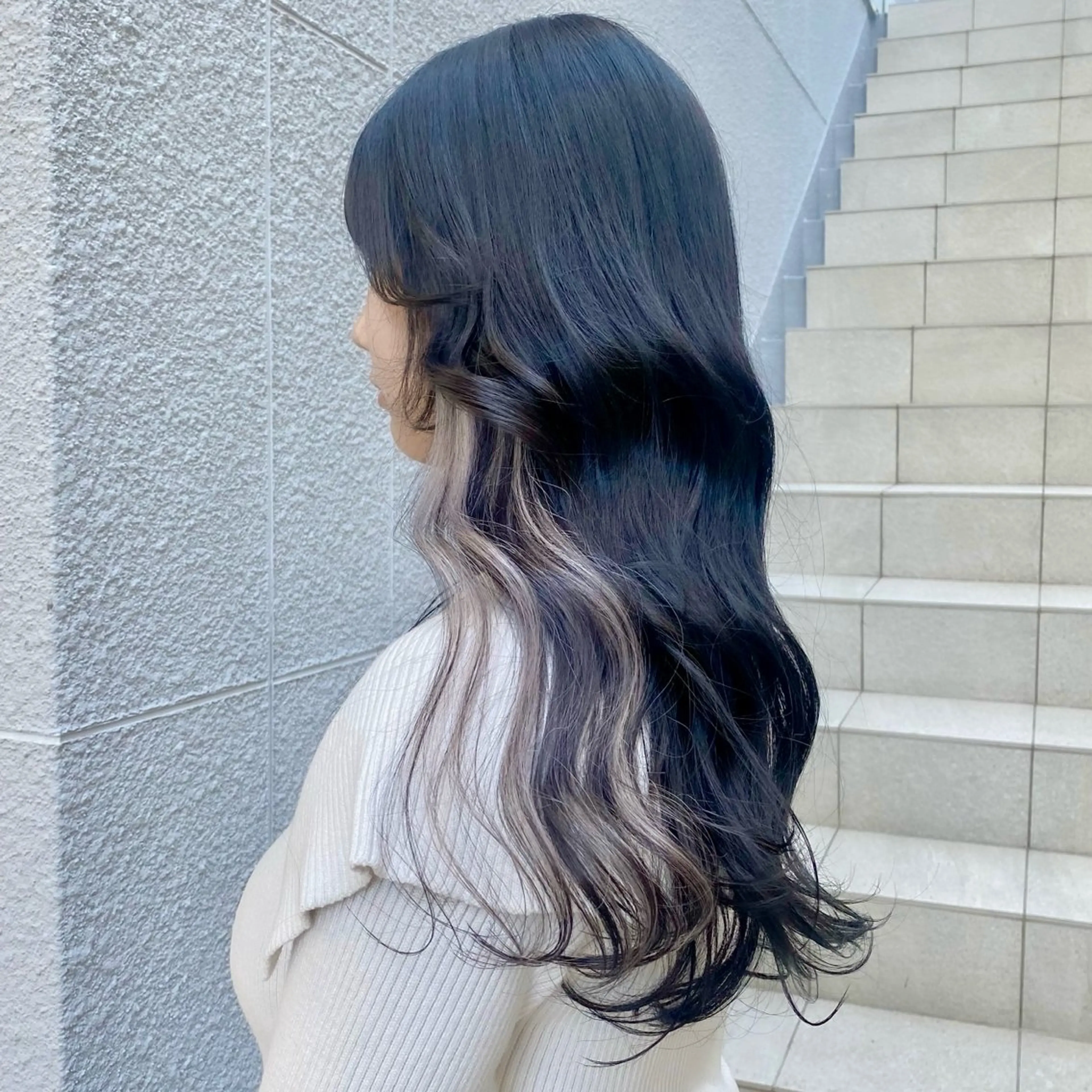 ロング カラー インナーカラー エクステ DATE by Alan Smithee所属・韓国レイヤー顔周り カットのヘアスタイル