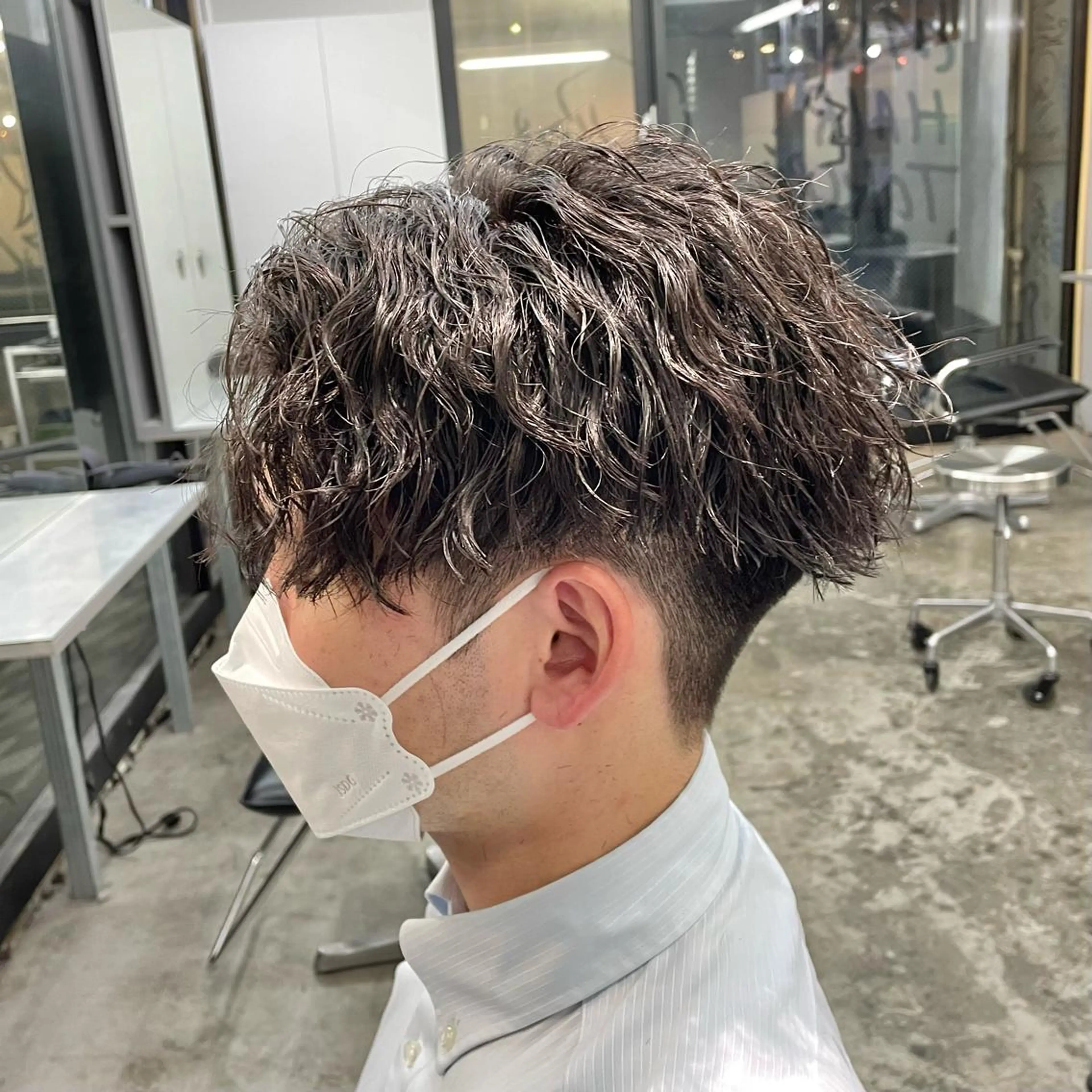 ショート パーマ メンズ センターパート カット パーマ メンズ特化美容師/ 藤戸 椋のヘアスタイル