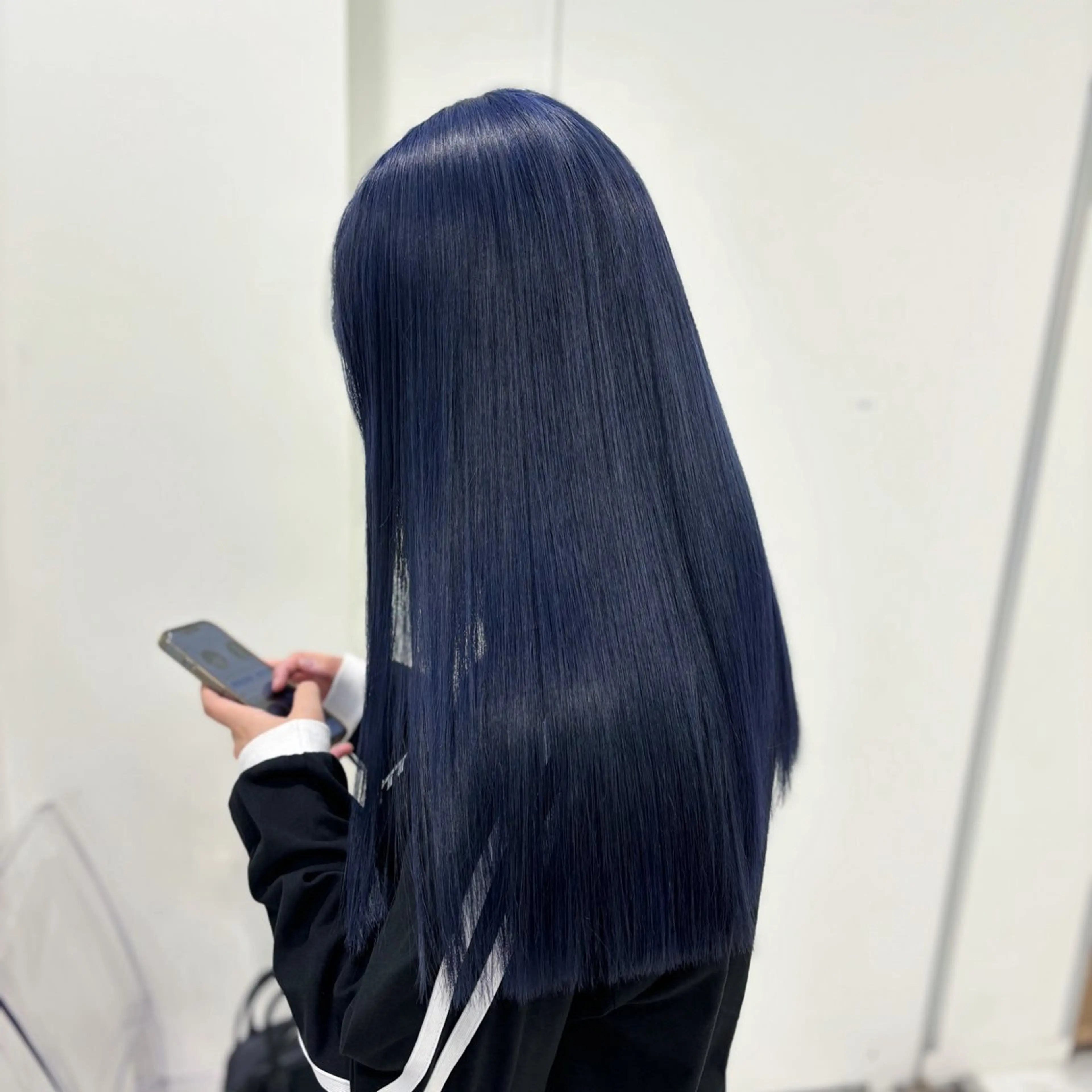 セミロング カラー 🩵韓国レイヤー× 寒色カラー🩵のヘアスタイル