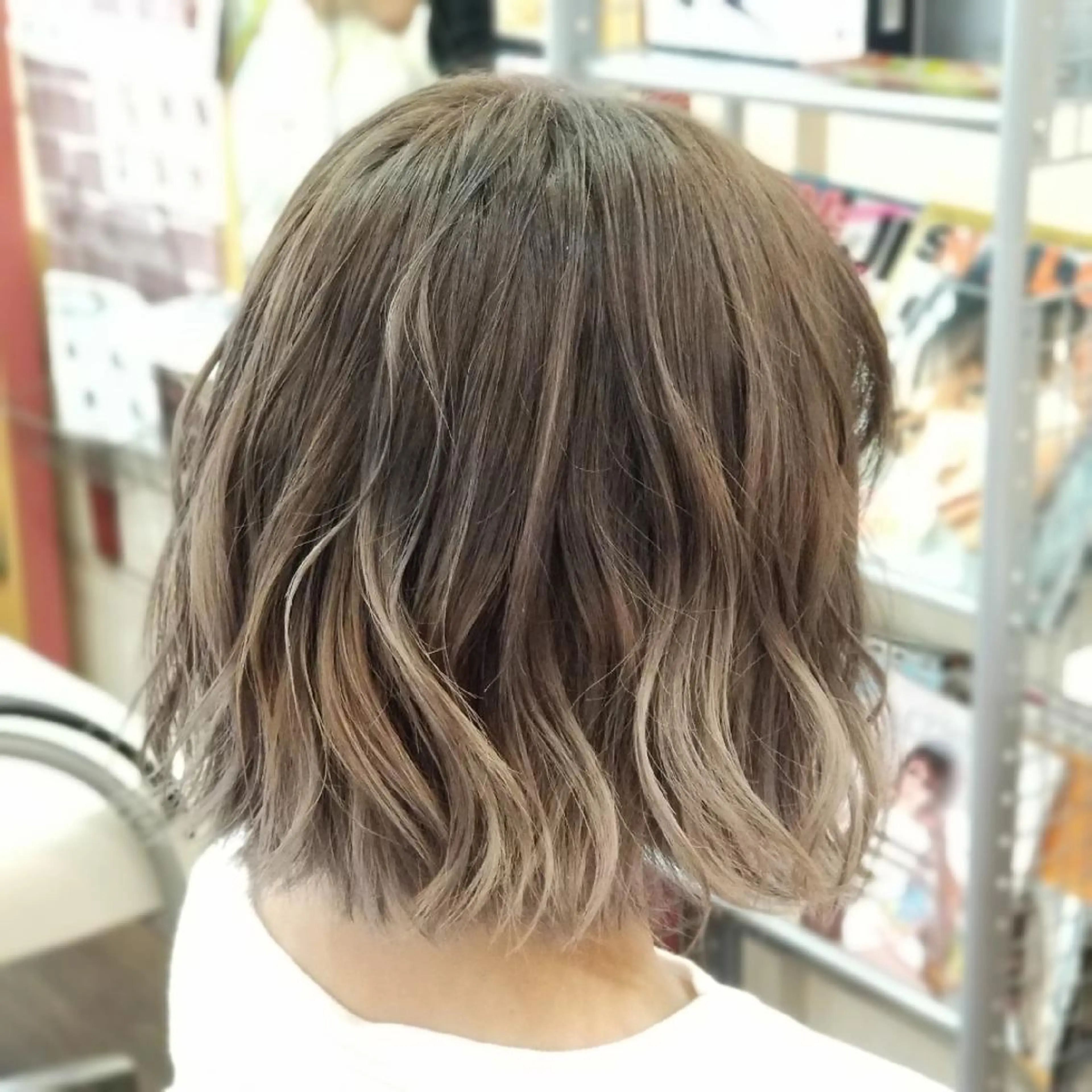 ミディアム カラー ブリーチ グラデーションカラー グレージュ ヘアカラー 植田 修平/エクステ /髪質改善カラーのヘアスタイル