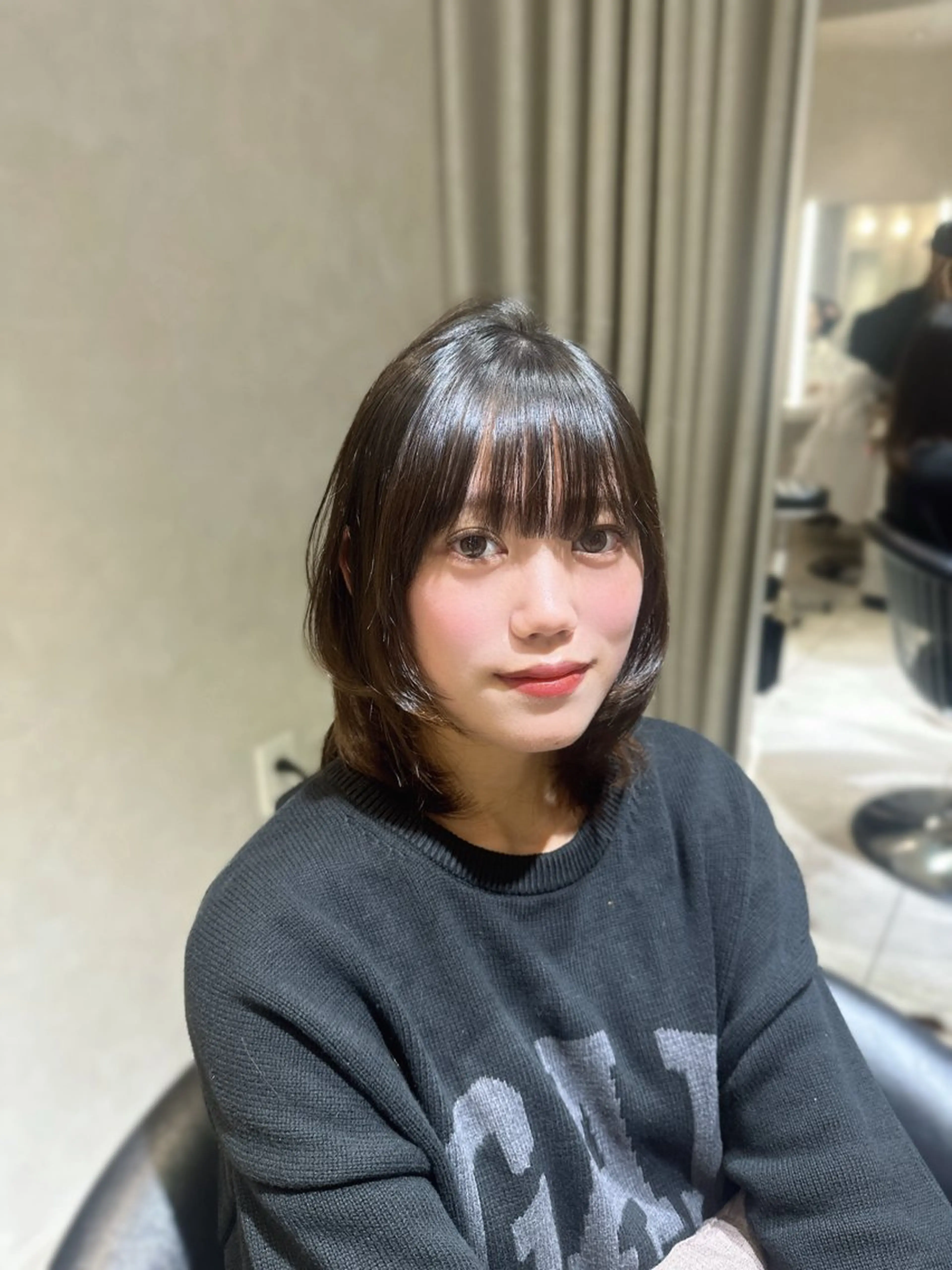 ミディアム カット ハイトーン/ミルク ティー🤍reinaのヘアスタイル