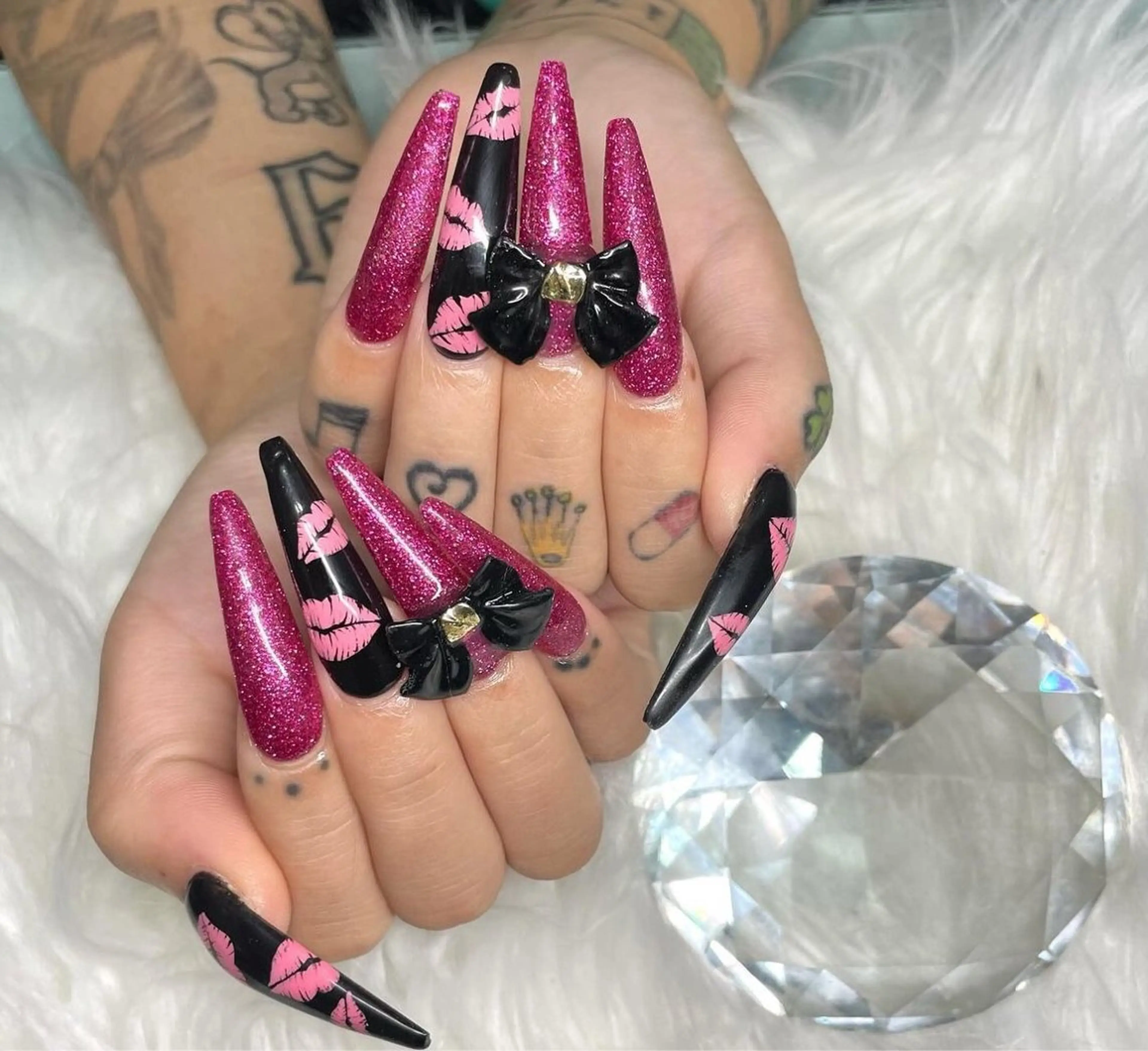 ネイル 成人式 ロングネイル マグネットネイル 大理石ネイル(マーブル) リボン ハンドネイル Amee Nailsalon所属・Amee Nailsalonのネイルデザイン