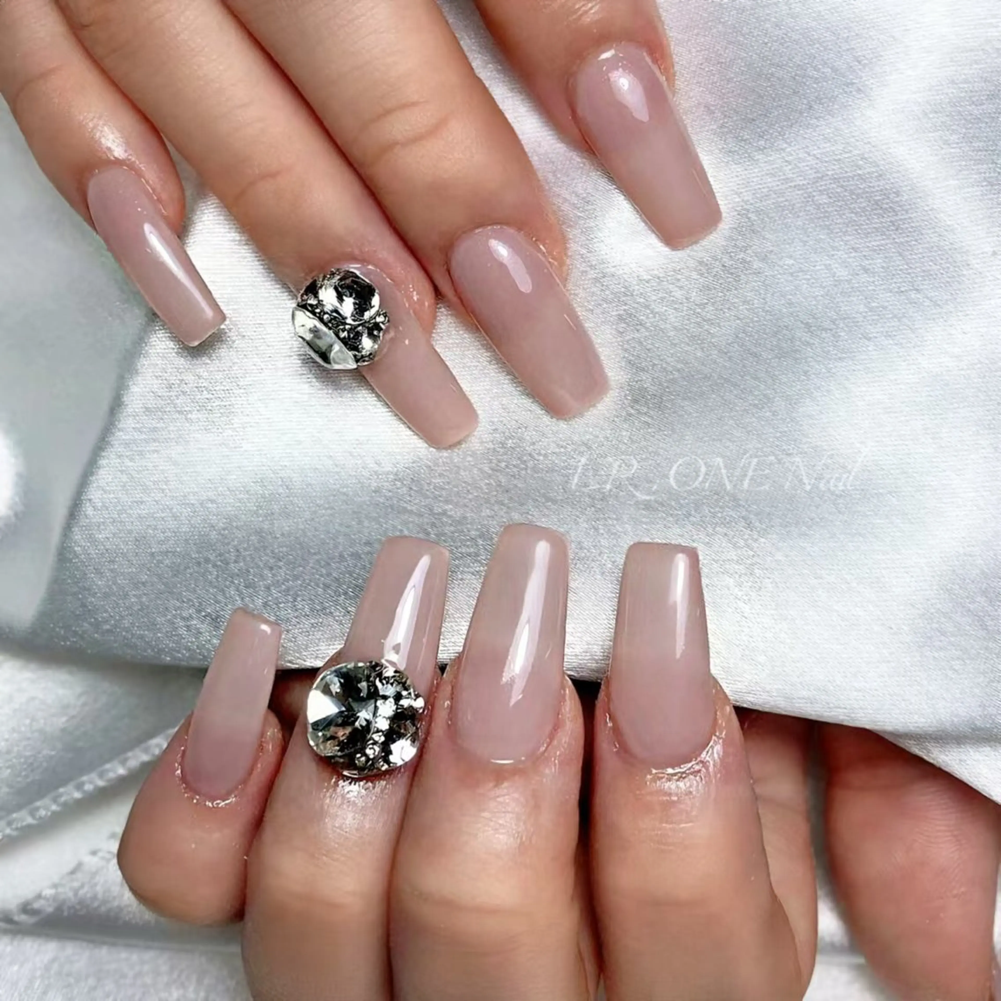 ネイル ハンドネイル LR.ONE ヨウのネイルデザイン