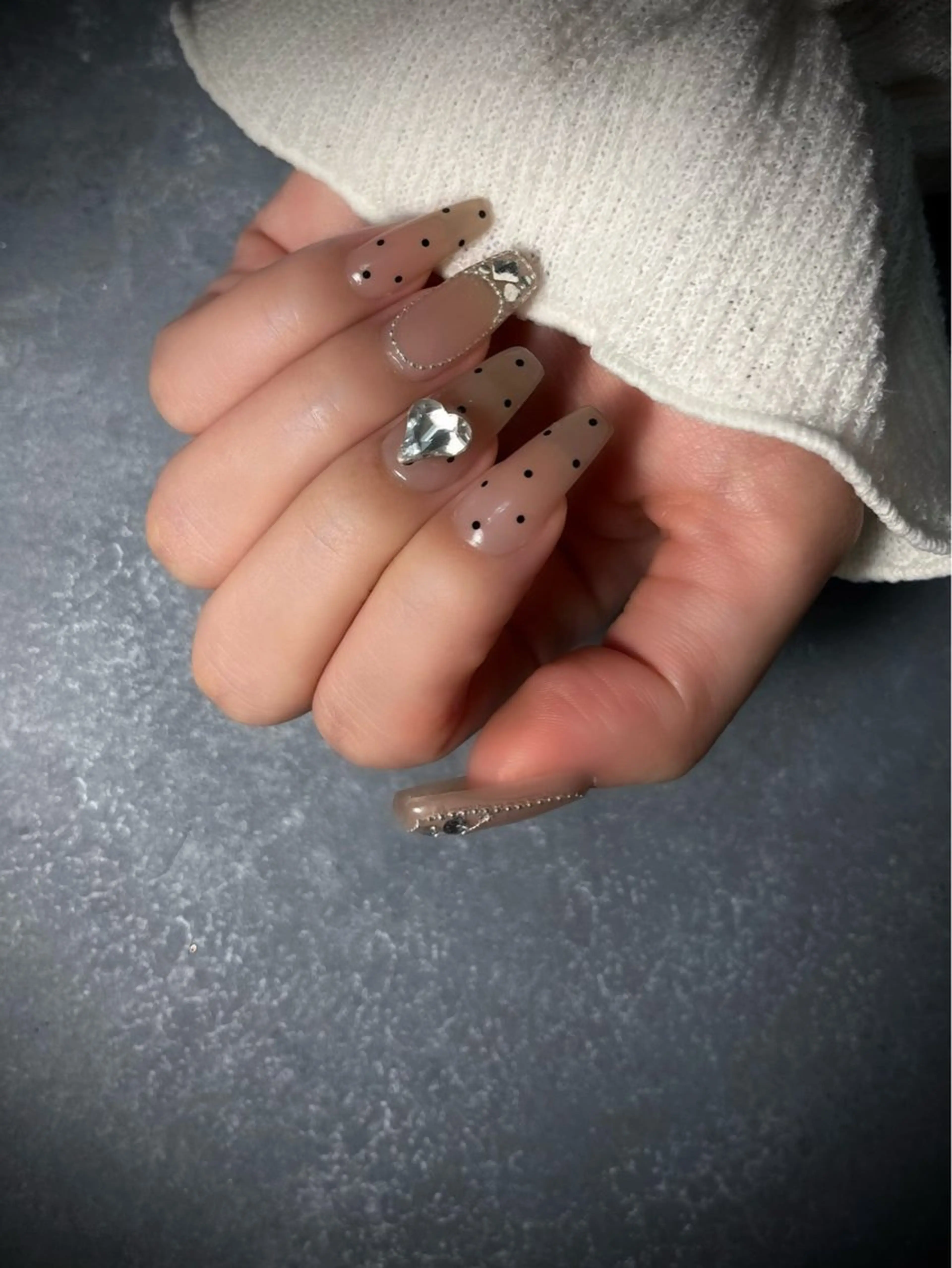 ネイル キラキラネイル マグネットネイル ワンカラーネイル スカルプネイル ワンホンネイル ハンドネイル nine.🦋 YUKOのネイルデザイン