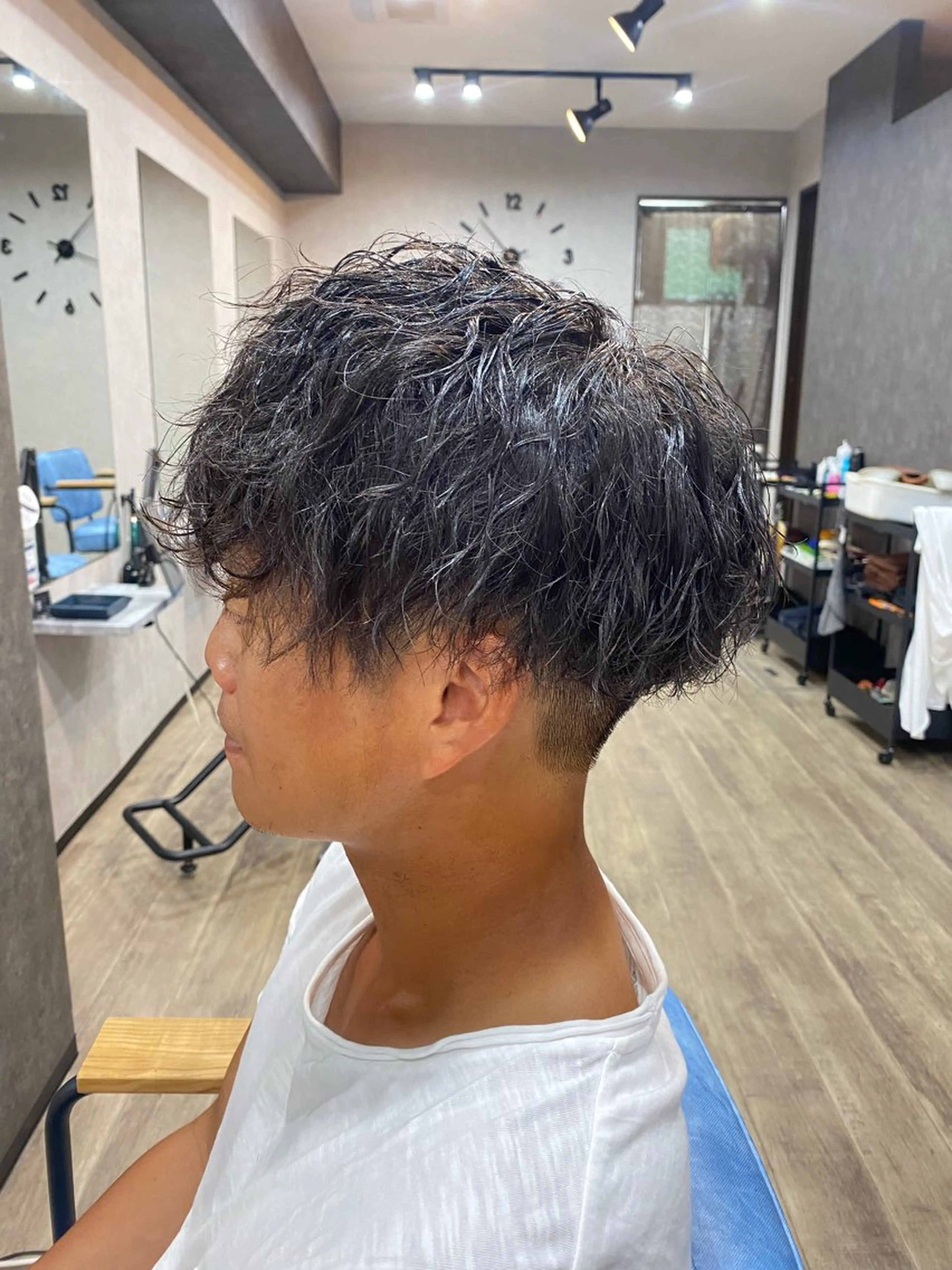 ショート パーマ メンズ メンズハイライト メンズパーマ ツイストスパイラルパーマ ハイライト ニュアンスパーマ カット パーマ 田口 慎士のヘアスタイル